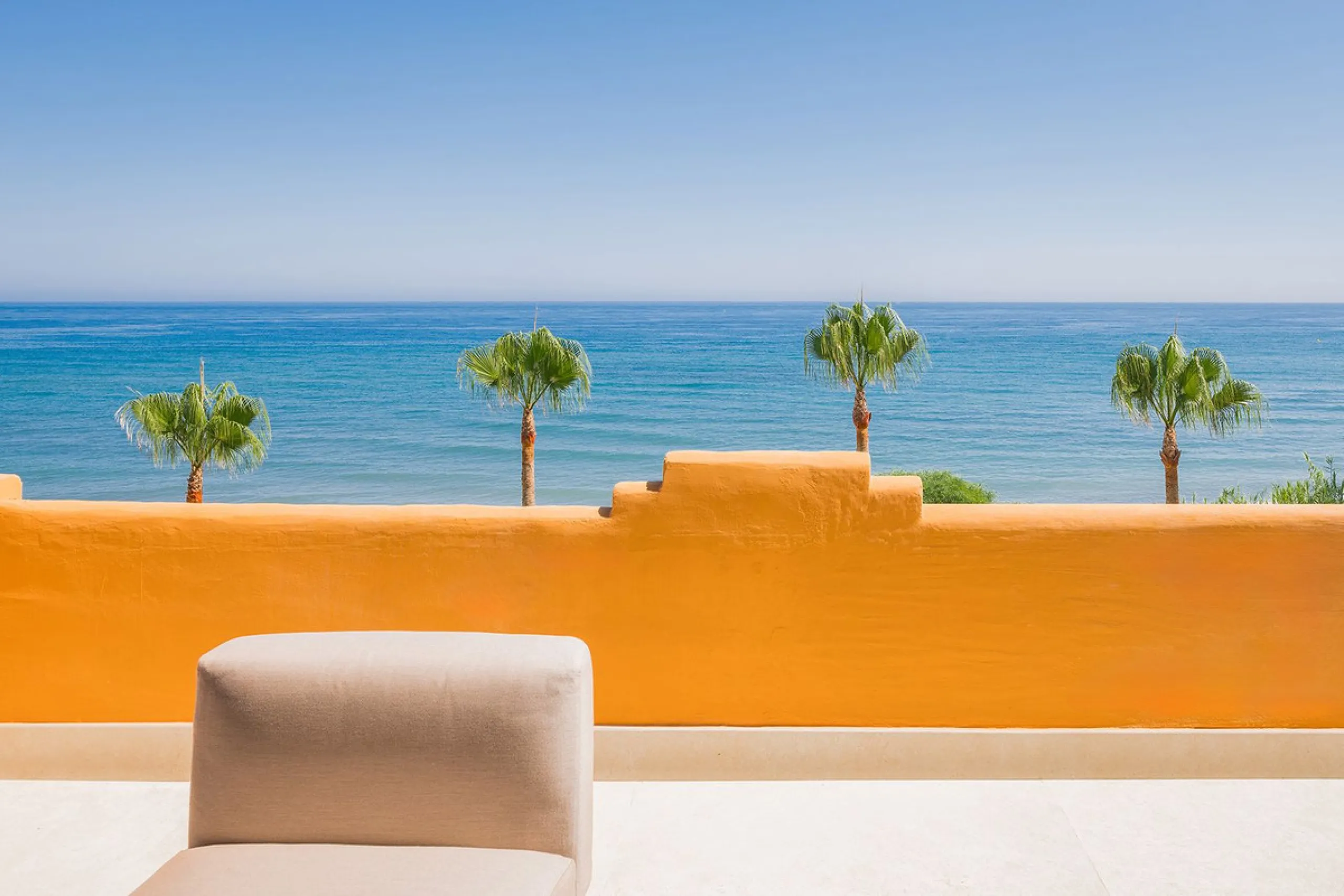 Apartment - Middle Floor Apartment в продаже в Estepona, Málaga. В доме 4 спален и 4 ванных комнат. Площадь дома 183 м²