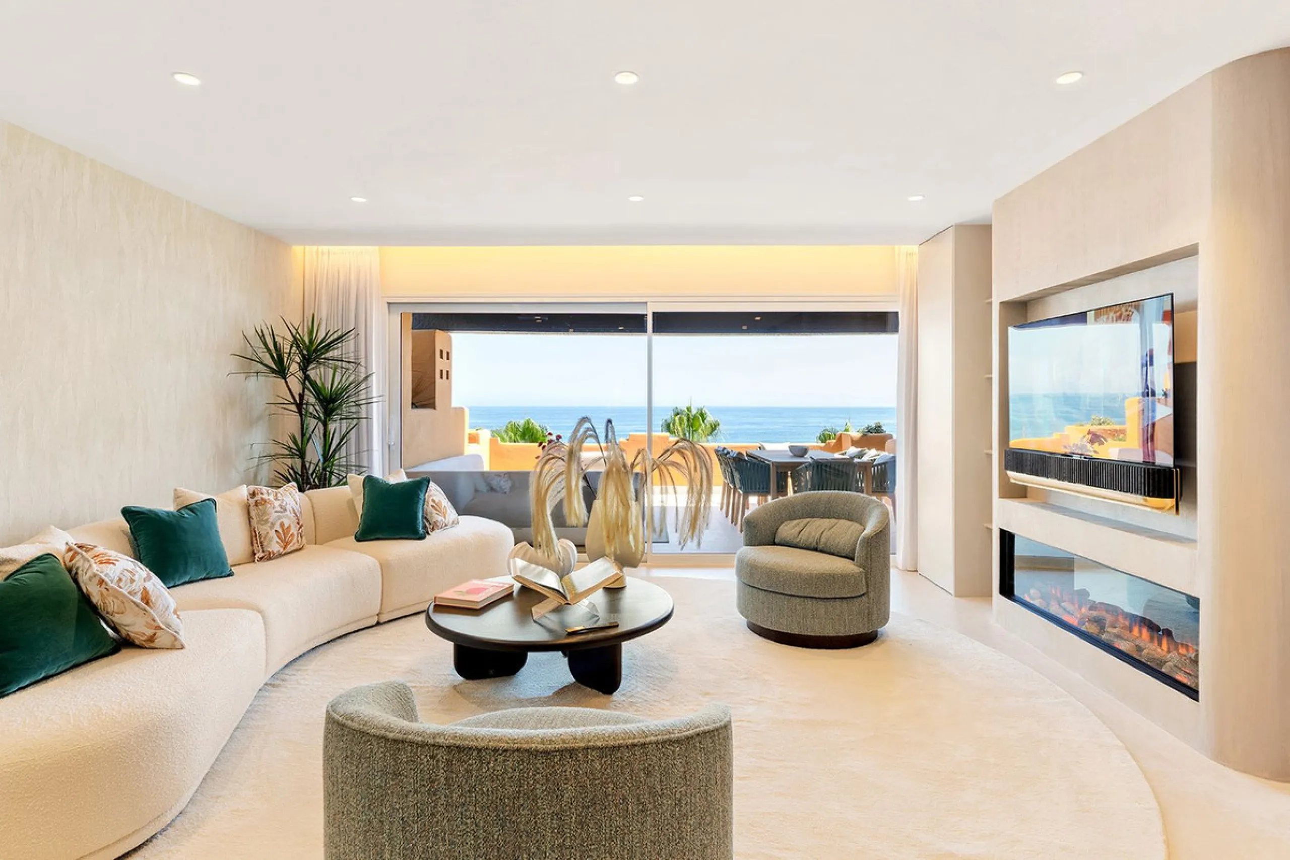 Apartment - Middle Floor Apartment в продаже в Estepona, Málaga. В доме 4 спален и 4 ванных комнат. Площадь дома 183 м²