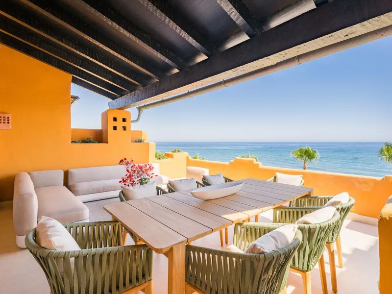 Apartment - Middle Floor Apartment в продаже в Estepona, Málaga. В доме 4 спален и 4 ванных комнат. Площадь дома 183 м²
