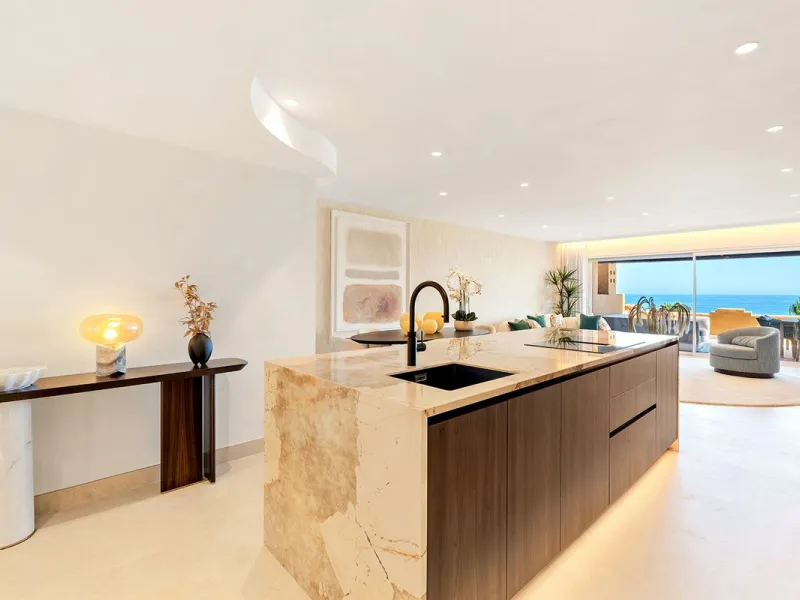 Apartment - Middle Floor Apartment в продаже в Estepona, Málaga. В доме 4 спален и 4 ванных комнат. Площадь дома 183 м²