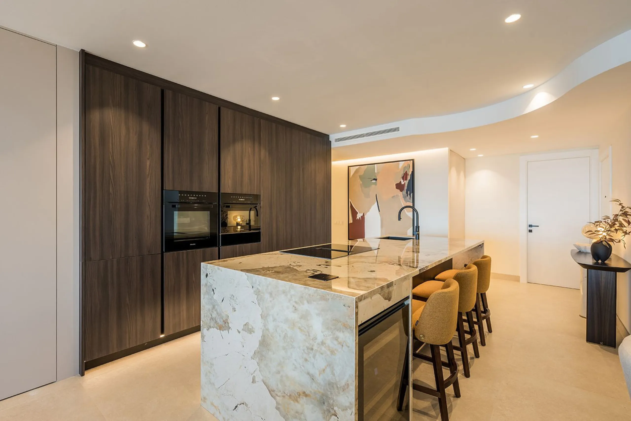 Apartment - Middle Floor Apartment в продаже в Estepona, Málaga. В доме 4 спален и 4 ванных комнат. Площадь дома 183 м²