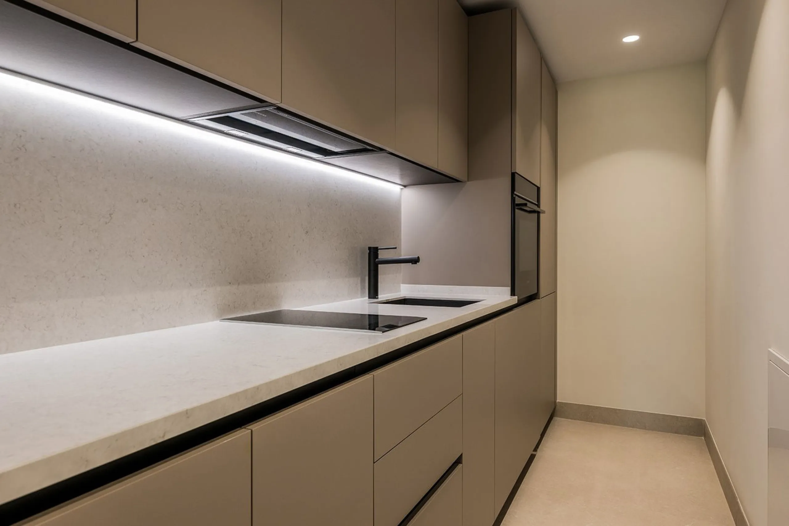 Apartment - Middle Floor Apartment в продаже в Estepona, Málaga. В доме 4 спален и 4 ванных комнат. Площадь дома 183 м²