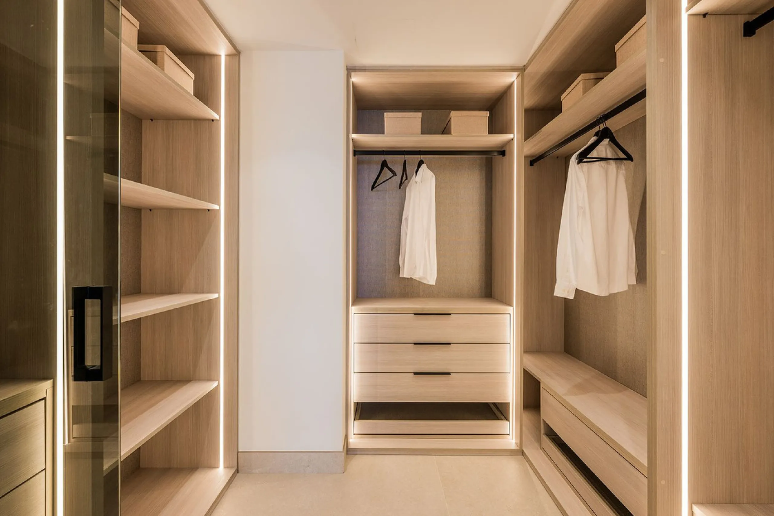 Apartment - Middle Floor Apartment в продаже в Estepona, Málaga. В доме 4 спален и 4 ванных комнат. Площадь дома 183 м²