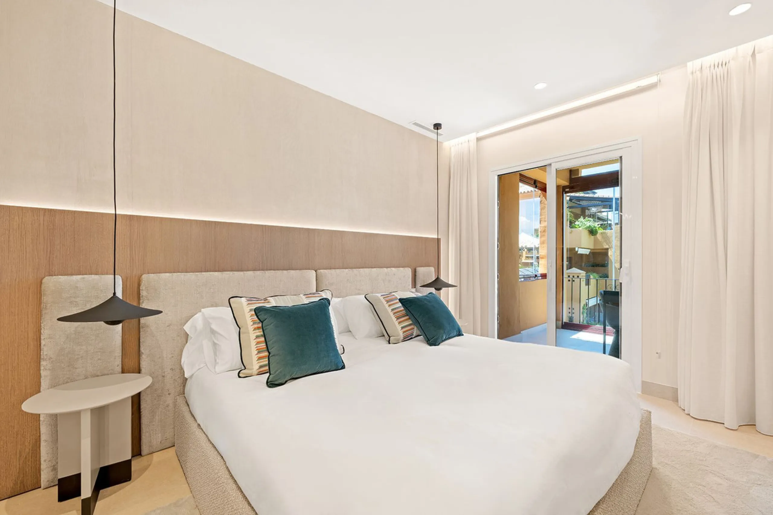 Apartment - Middle Floor Apartment в продаже в Estepona, Málaga. В доме 4 спален и 4 ванных комнат. Площадь дома 183 м²