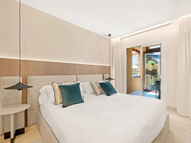 Apartment - Middle Floor Apartment в продаже в Estepona, Málaga. В доме 4 спален и 4 ванных комнат. Площадь дома 183 м²