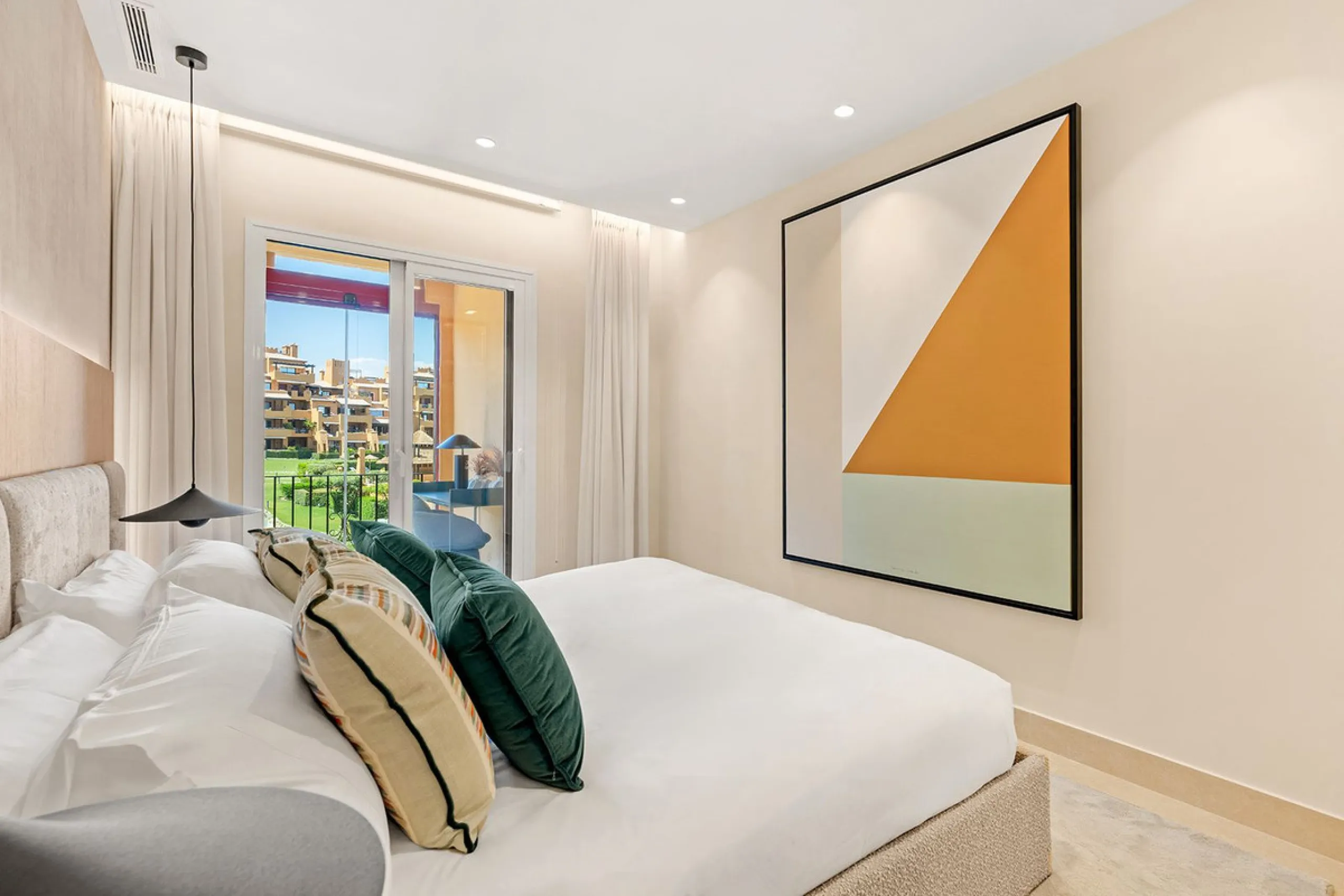 Apartment - Middle Floor Apartment в продаже в Estepona, Málaga. В доме 4 спален и 4 ванных комнат. Площадь дома 183 м²