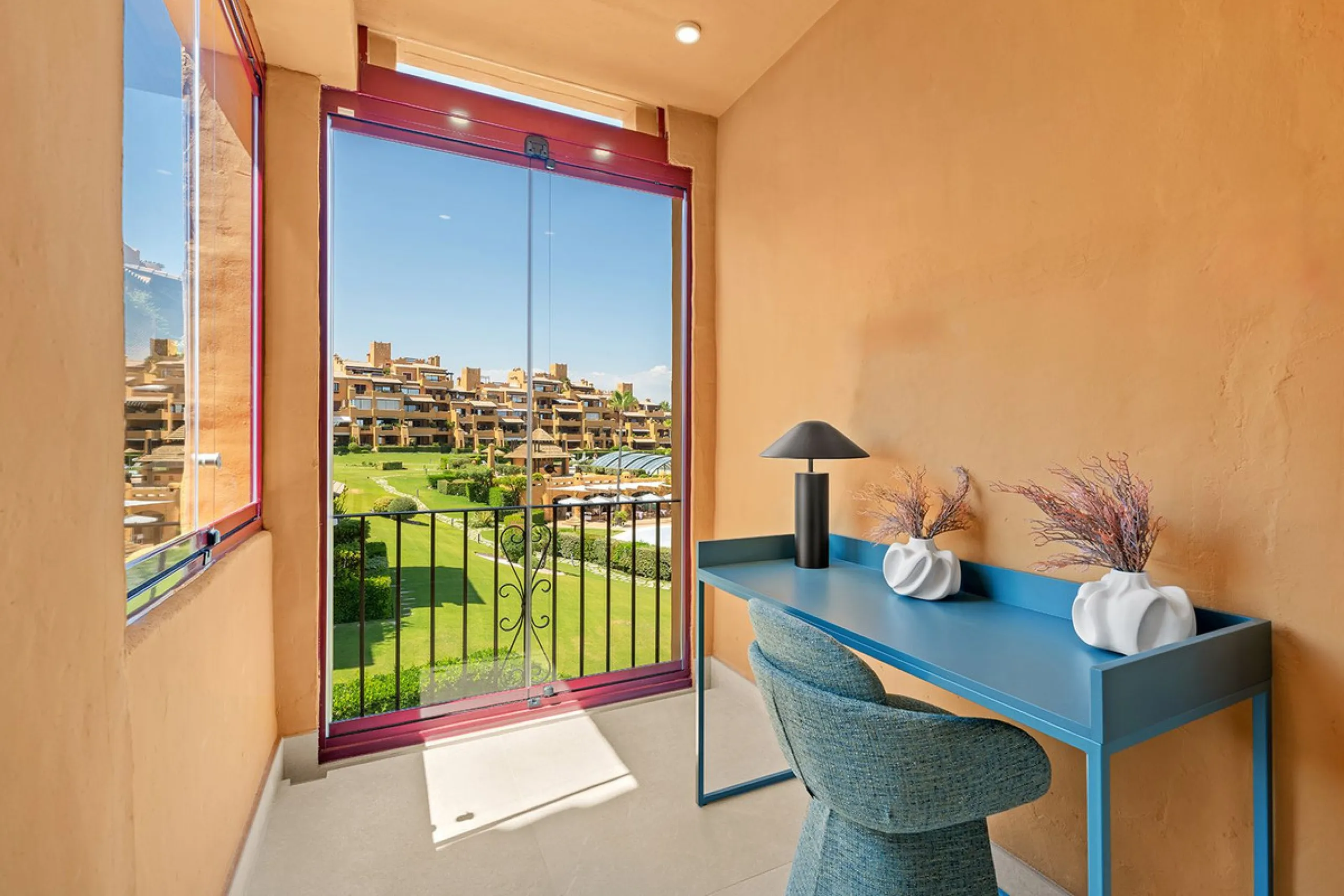 Apartment - Middle Floor Apartment в продаже в Estepona, Málaga. В доме 4 спален и 4 ванных комнат. Площадь дома 183 м²