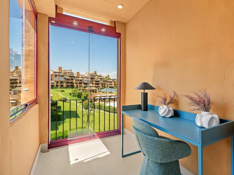 Apartment - Middle Floor Apartment в продаже в Estepona, Málaga. В доме 4 спален и 4 ванных комнат. Площадь дома 183 м²