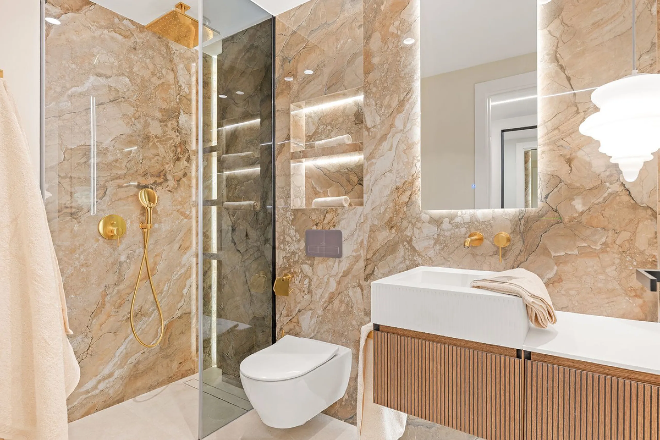 Apartment - Middle Floor Apartment в продаже в Estepona, Málaga. В доме 4 спален и 4 ванных комнат. Площадь дома 183 м²