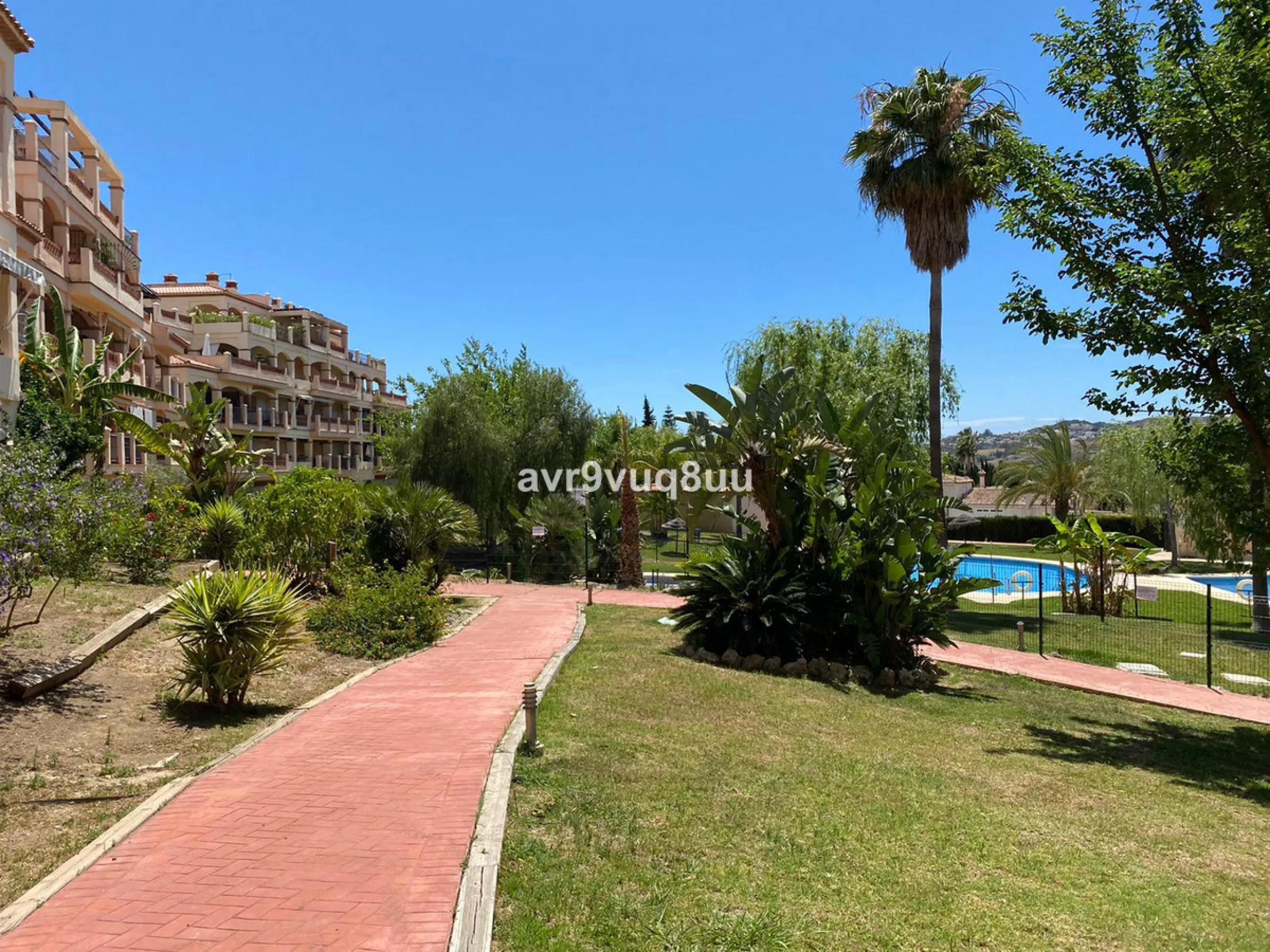 A very comfortable home located in the well established urbanisation of Mijas Golf. This spacious house has bright spacious rooms throughout including, on the top floor, a brand new open plan kitchen, lovely lounge diner with fireplace plus a large bedroo