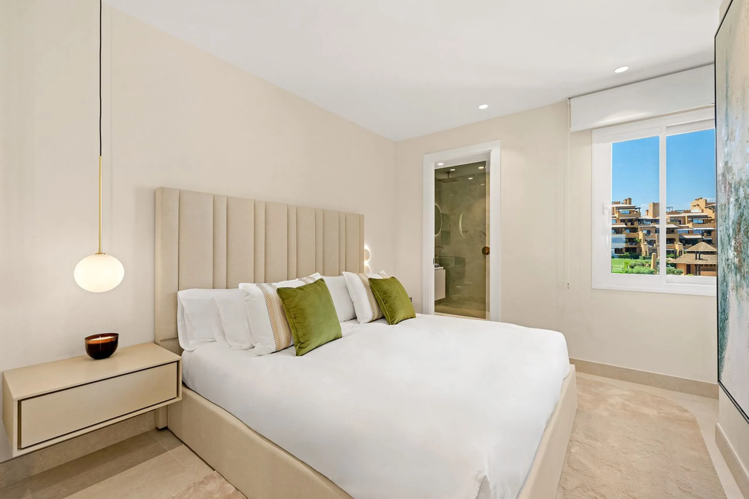 Apartment - Middle Floor Apartment в продаже в Estepona, Málaga. В доме 4 спален и 4 ванных комнат. Площадь дома 183 м²