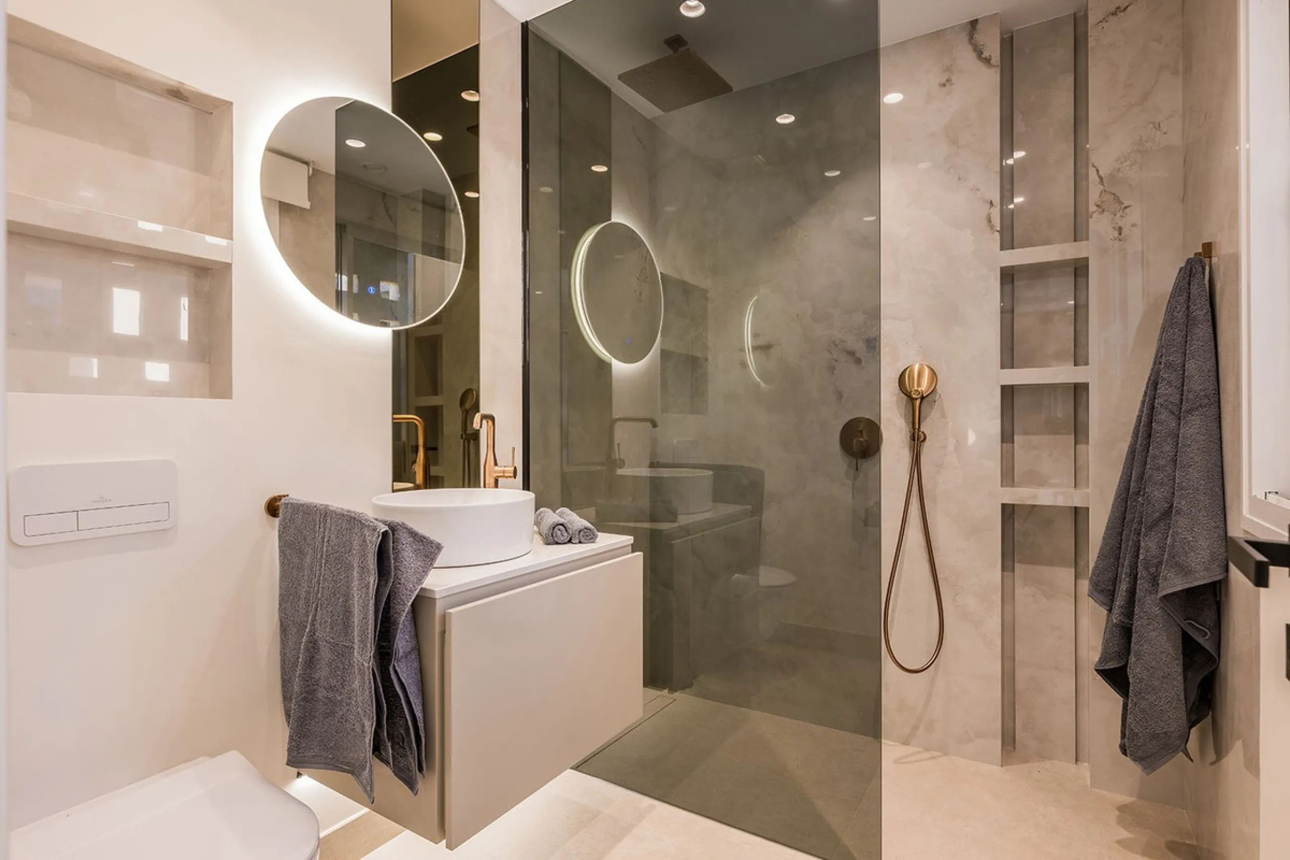 Apartment - Middle Floor Apartment в продаже в Estepona, Málaga. В доме 4 спален и 4 ванных комнат. Площадь дома 183 м²