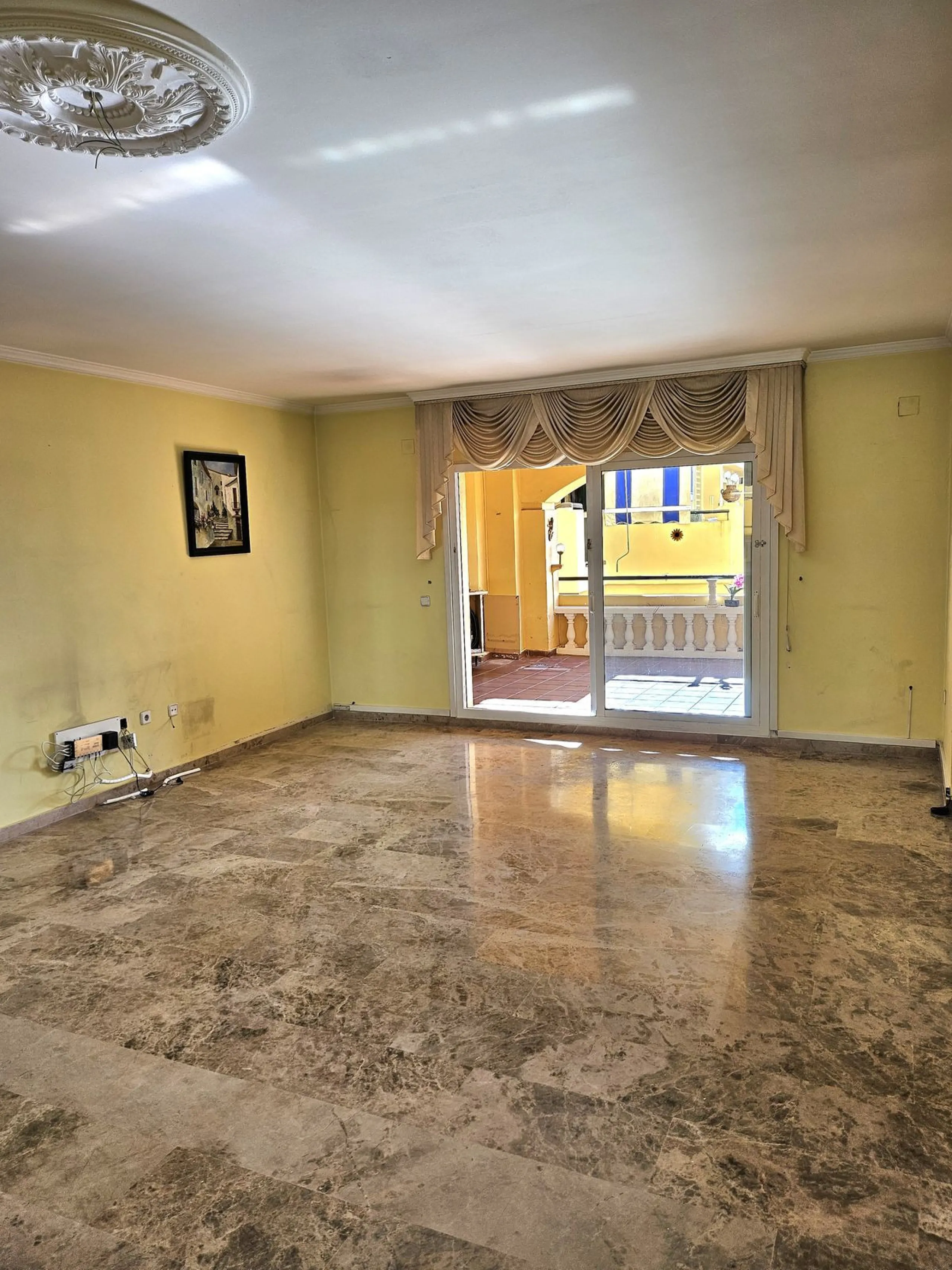 Lovely beachside apartment located in San Pedro.