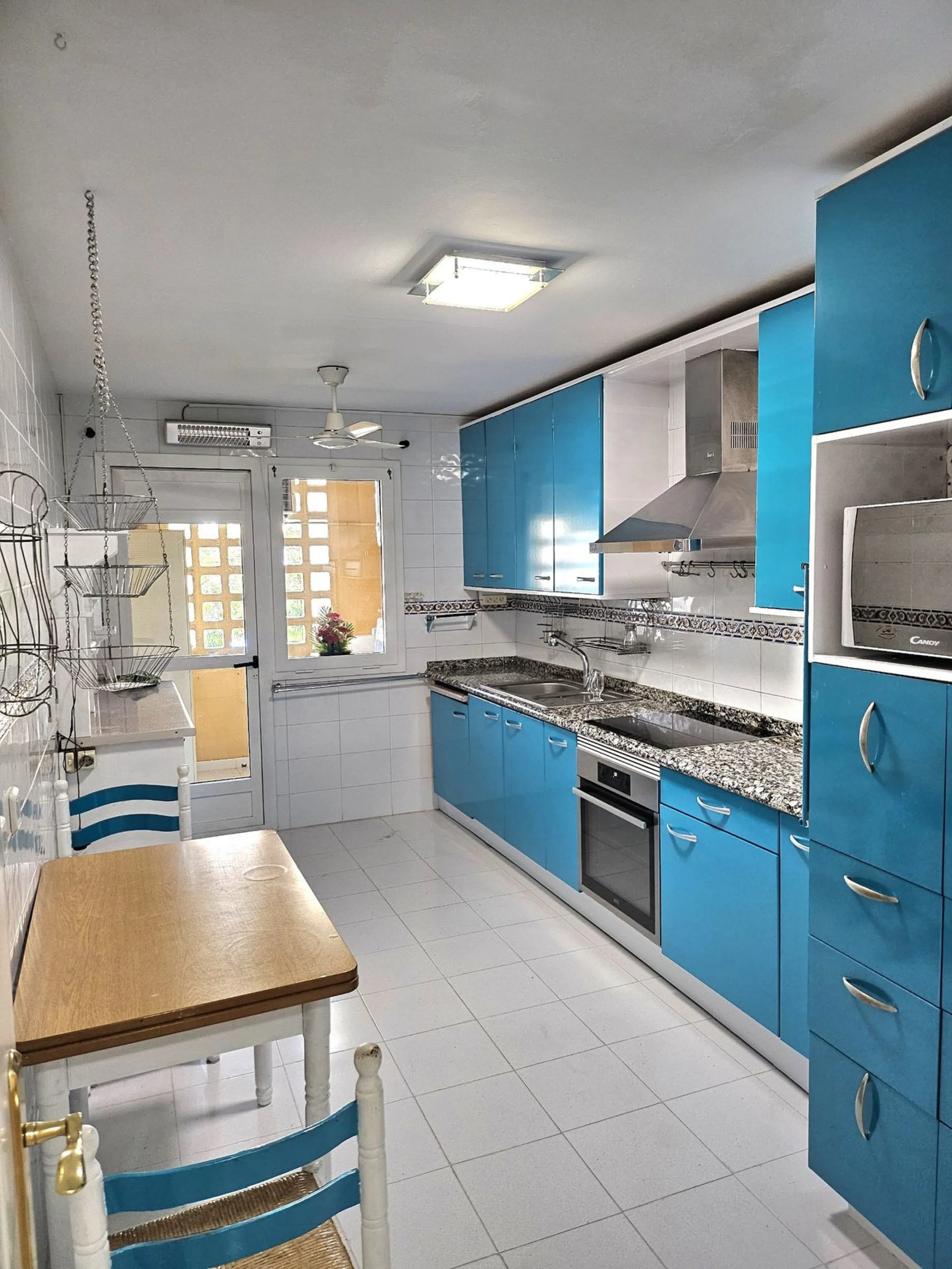 Lovely beachside apartment located in San Pedro.