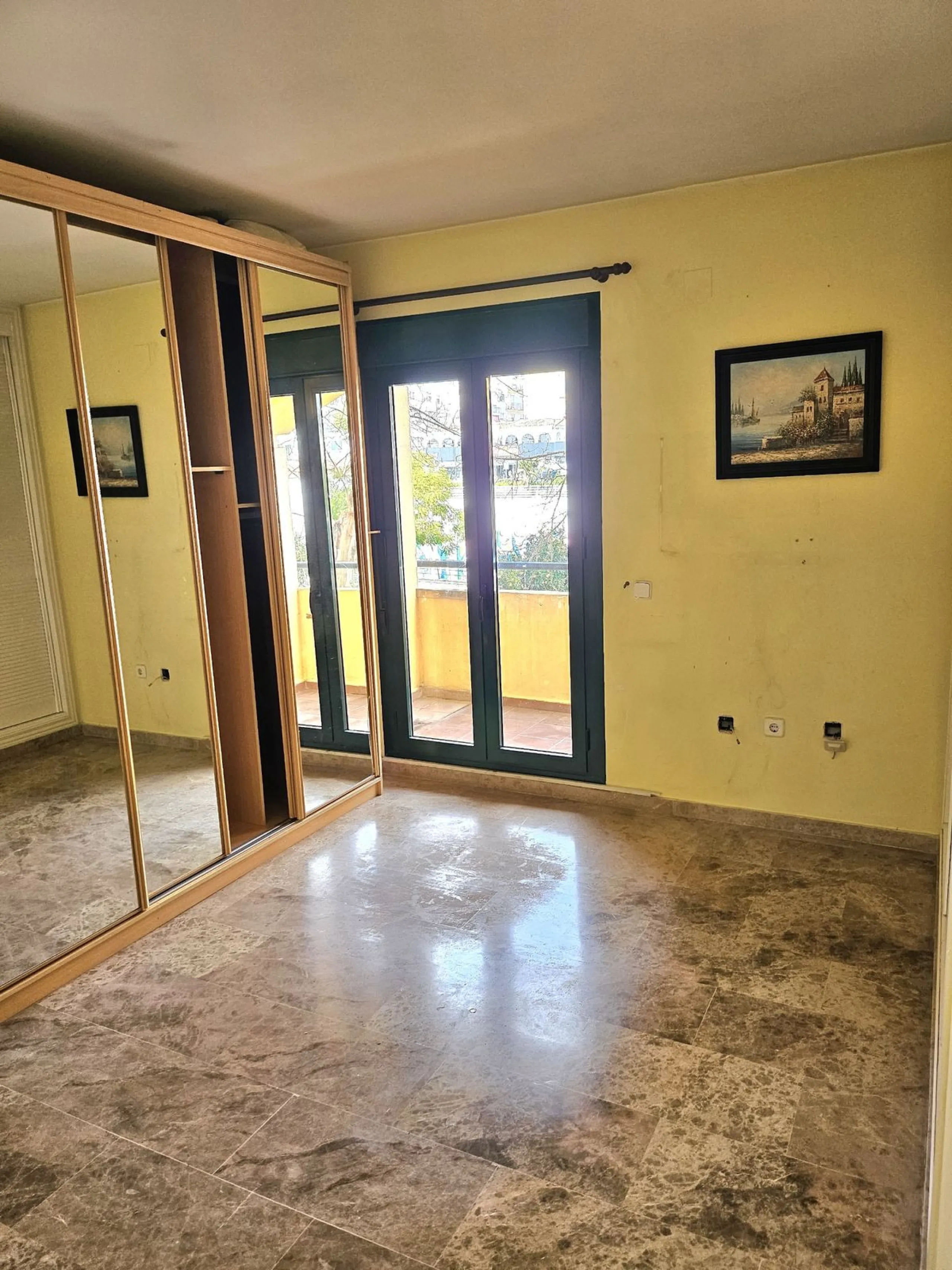 Lovely beachside apartment located in San Pedro.