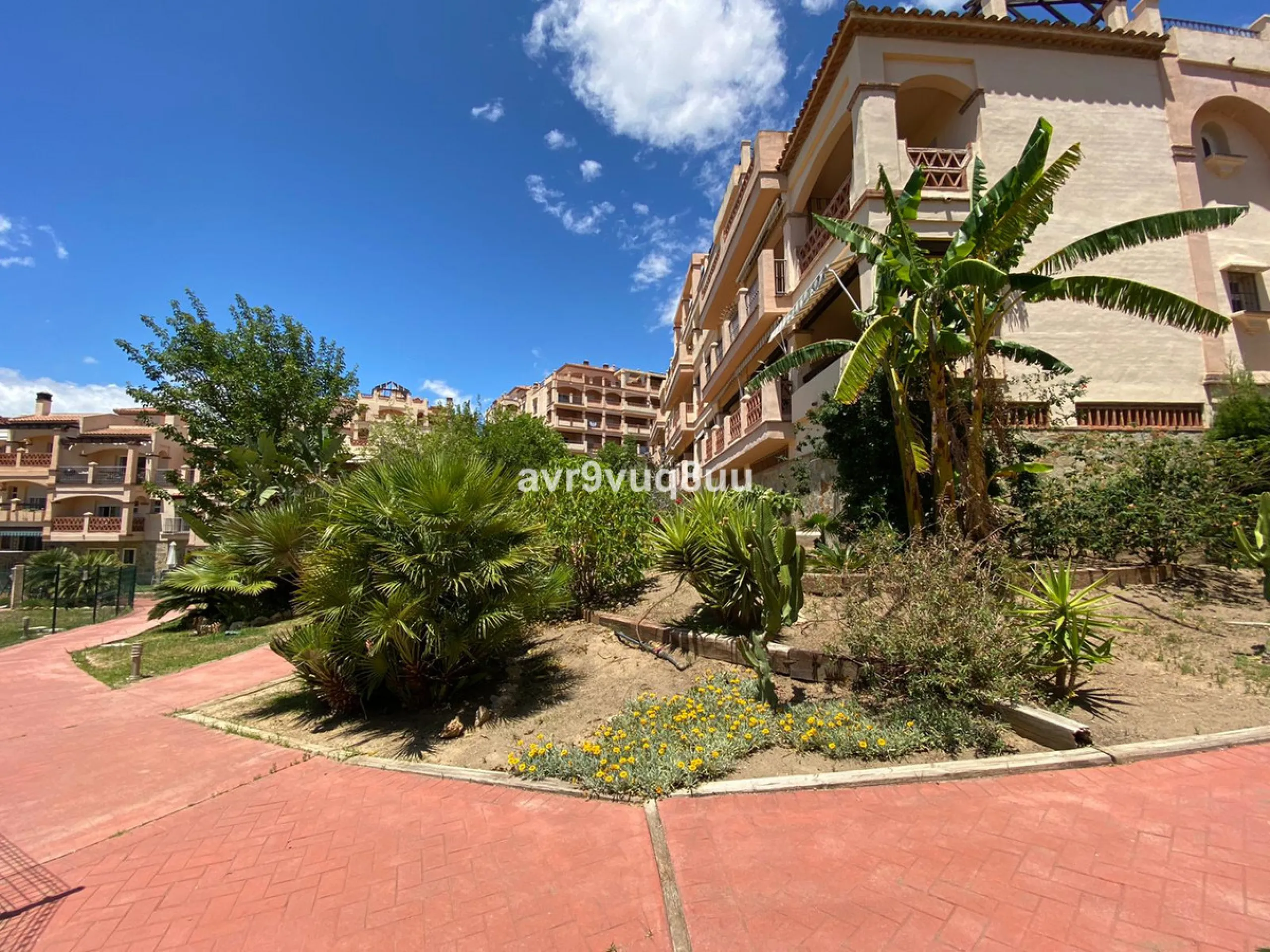 A very comfortable home located in the well established urbanisation of Mijas Golf. This spacious house has bright spacious rooms throughout including, on the top floor, a brand new open plan kitchen, lovely lounge diner with fireplace plus a large bedroo