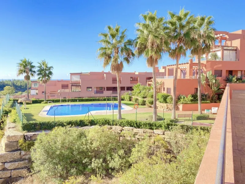 Lovely Two-bedroom apartment with a large terrace and open sea views and montains views,  next to El chaparral golf course, situated only 5 minutes drive from the Myramar shopping center. The complex features a communal swimming pool.