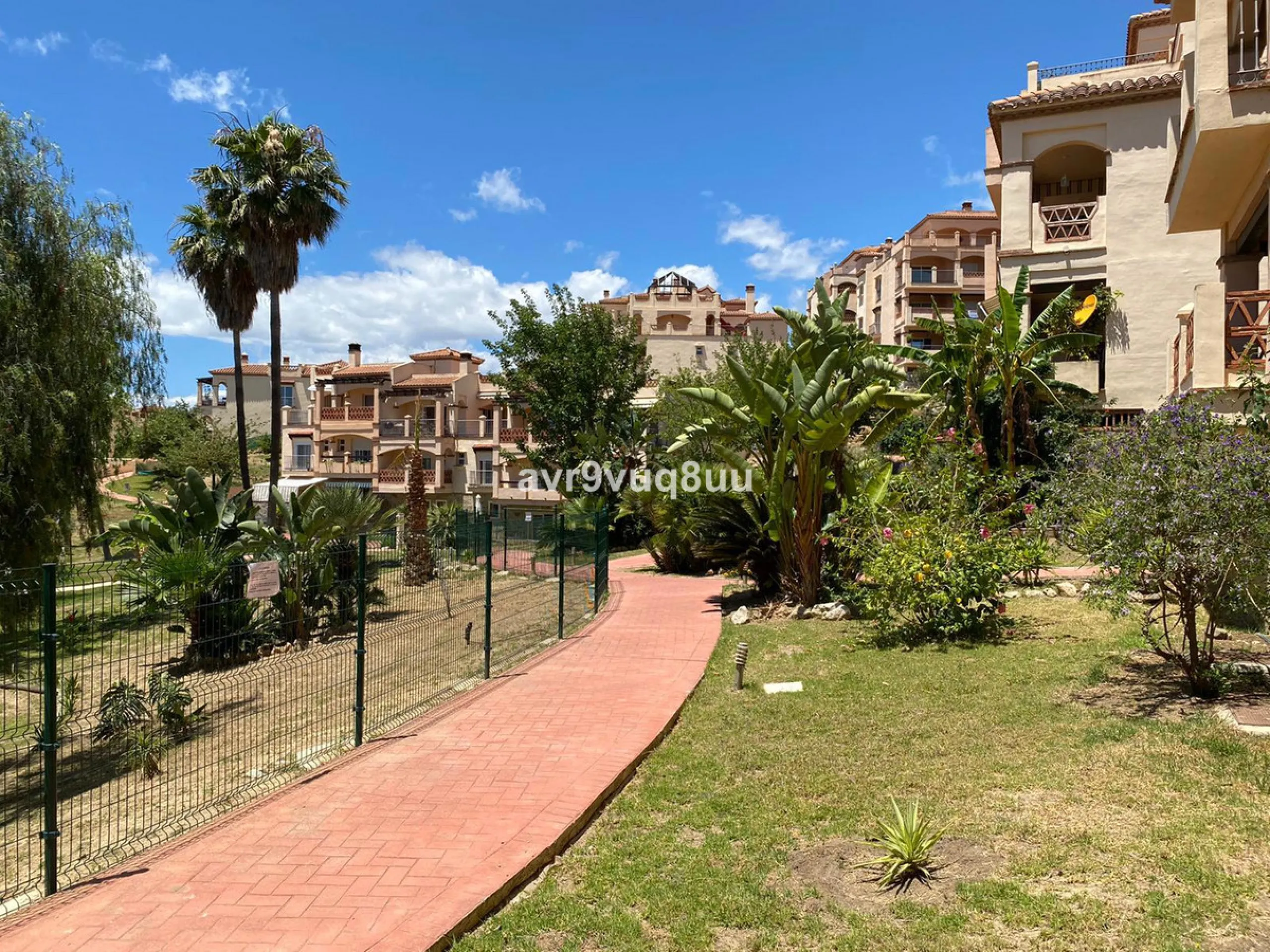 A very comfortable home located in the well established urbanisation of Mijas Golf. This spacious house has bright spacious rooms throughout including, on the top floor, a brand new open plan kitchen, lovely lounge diner with fireplace plus a large bedroo