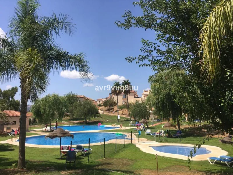 A very comfortable home located in the well established urbanisation of Mijas Golf. This spacious house has bright spacious rooms throughout including, on the top floor, a brand new open plan kitchen, lovely lounge diner with fireplace plus a large bedroo