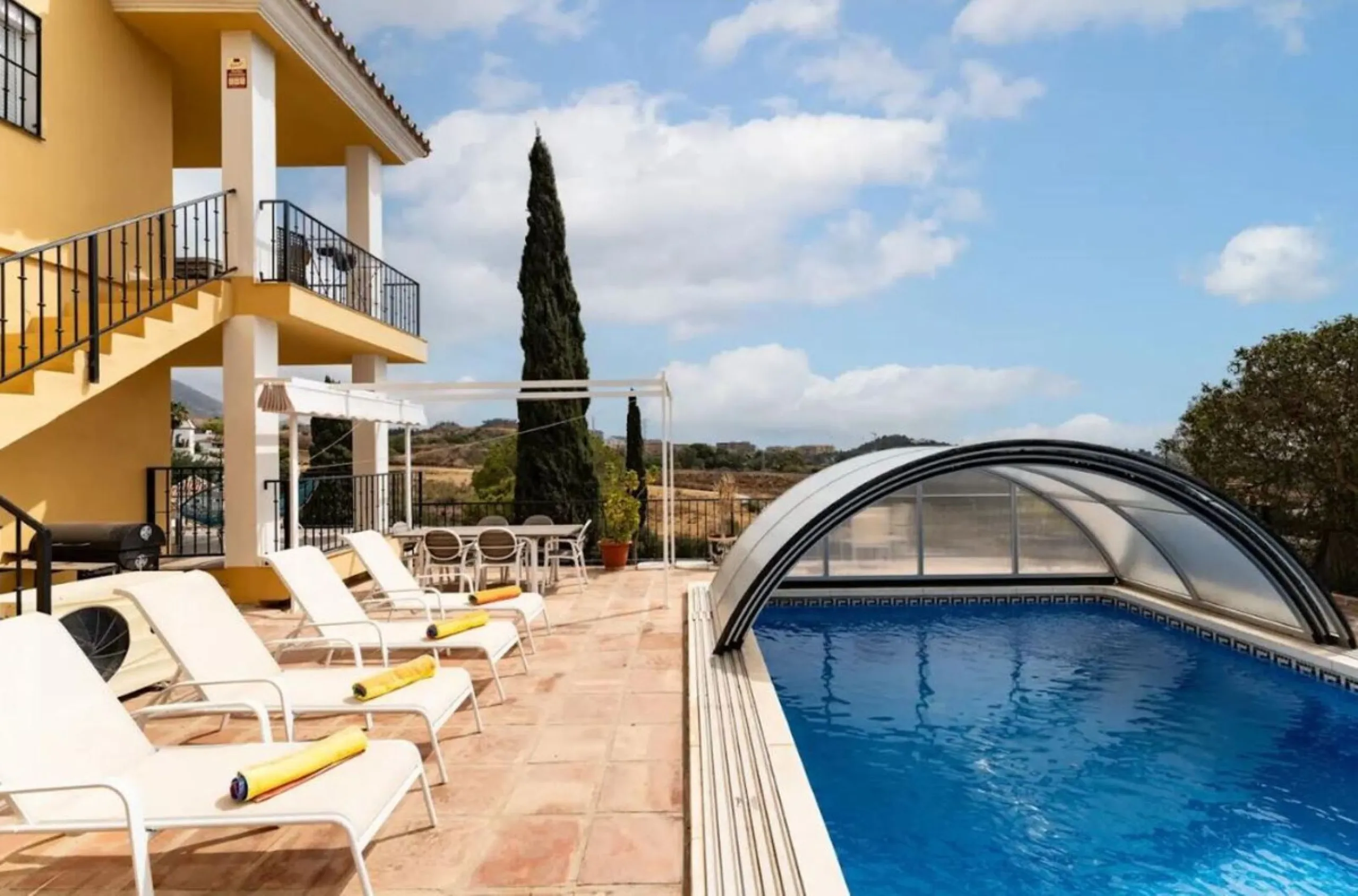 HUGE DETACHED VILLA SEAVIEWS HEATED POOL IN A GREAT LOCATION OF MIJAS COSTA WITH TOURIST LICENSE