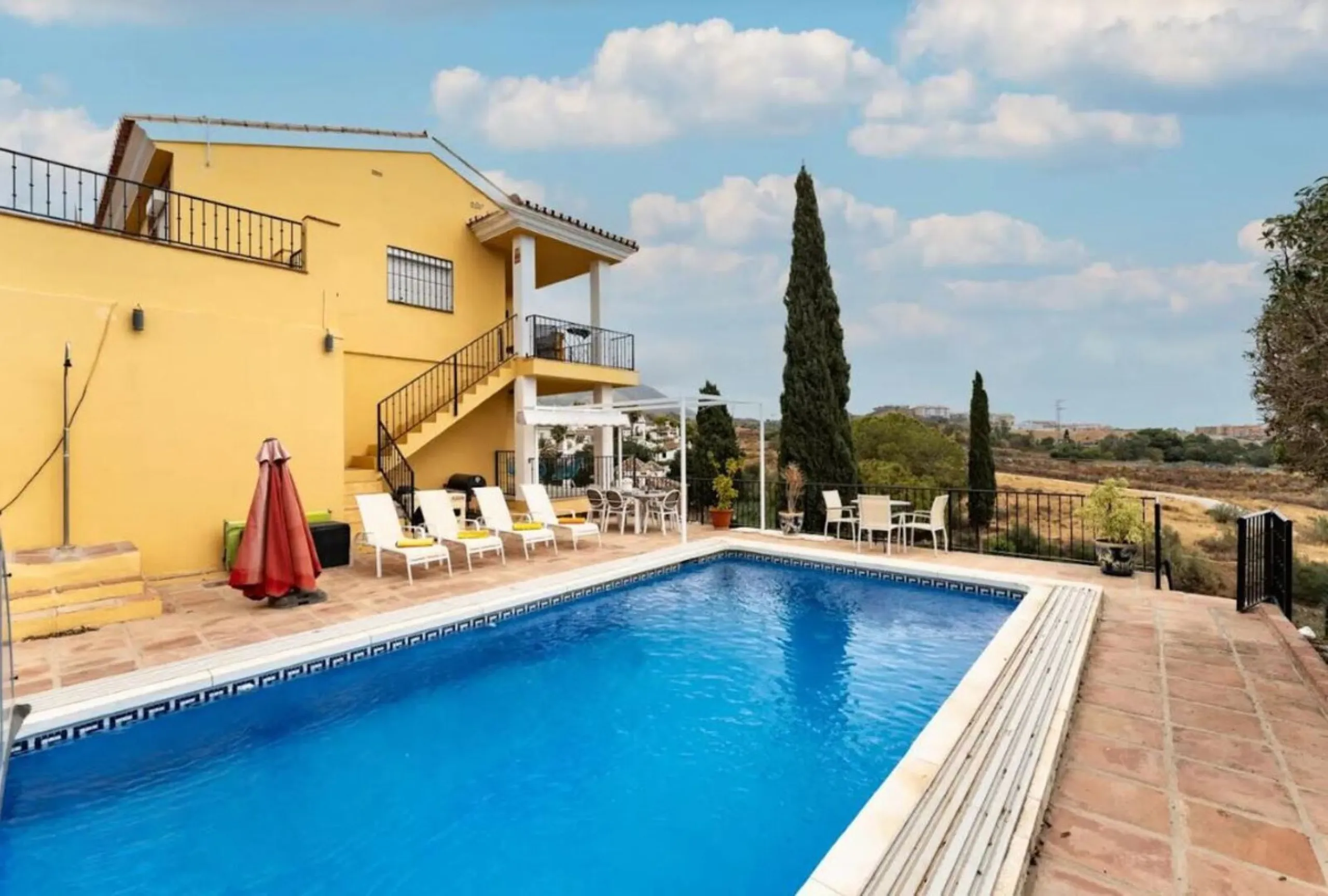 HUGE DETACHED VILLA SEAVIEWS HEATED POOL IN A GREAT LOCATION OF MIJAS COSTA WITH TOURIST LICENSE