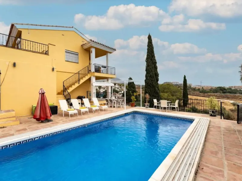 HUGE DETACHED VILLA SEAVIEWS HEATED POOL IN A GREAT LOCATION OF MIJAS COSTA WITH TOURIST LICENSE