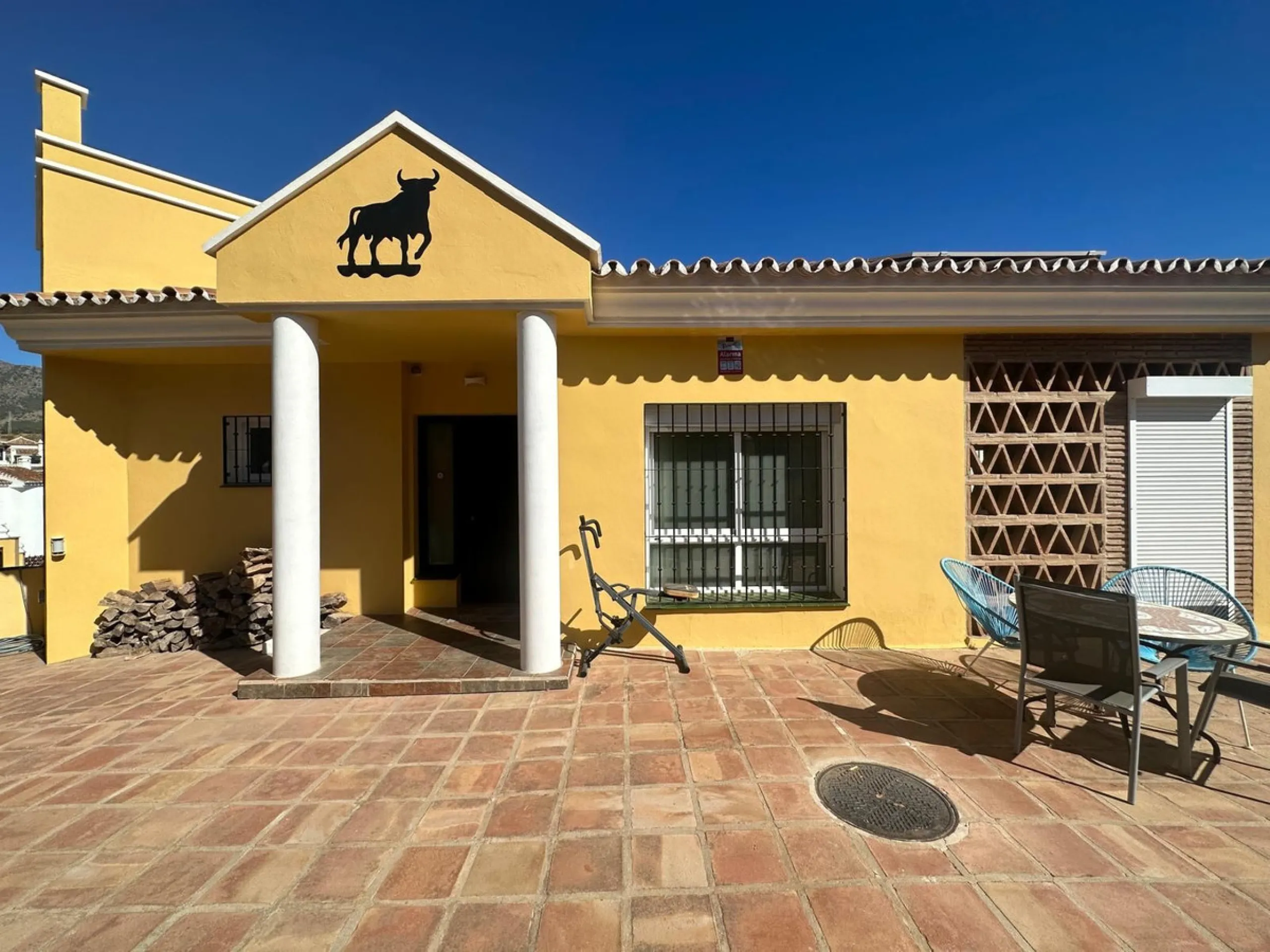 HUGE DETACHED VILLA SEAVIEWS HEATED POOL IN A GREAT LOCATION OF MIJAS COSTA WITH TOURIST LICENSE