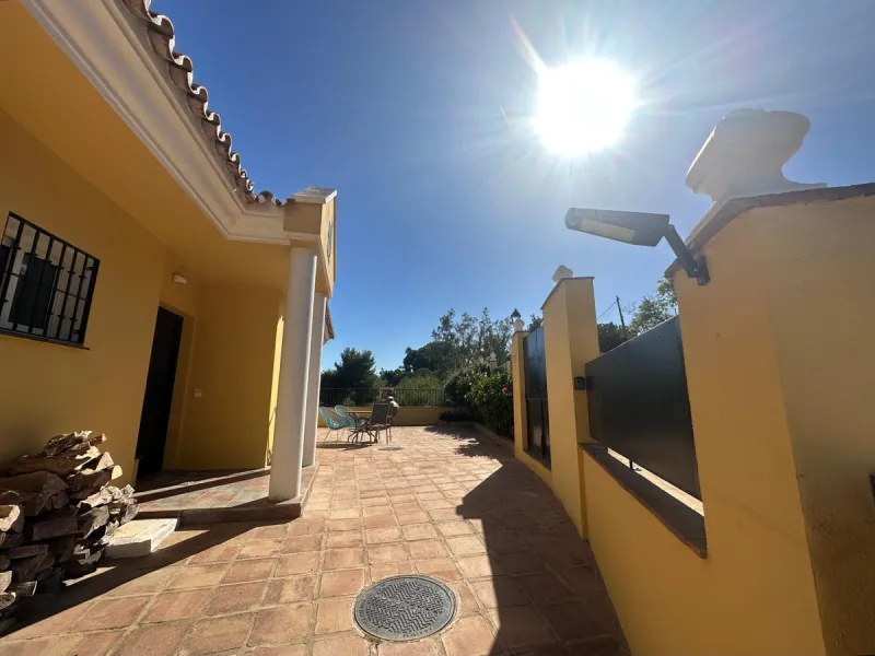 HUGE DETACHED VILLA SEAVIEWS HEATED POOL IN A GREAT LOCATION OF MIJAS COSTA WITH TOURIST LICENSE