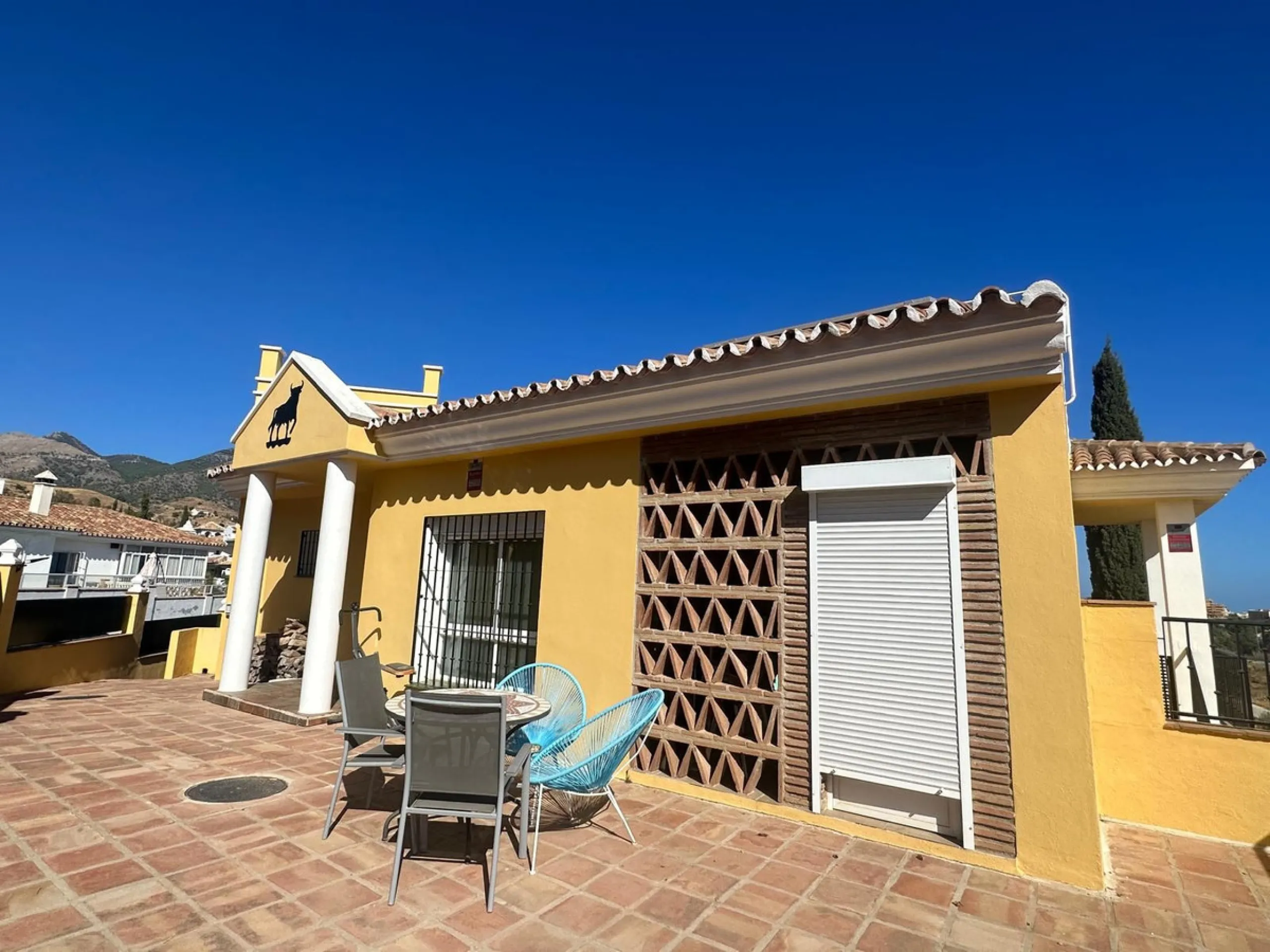 HUGE DETACHED VILLA SEAVIEWS HEATED POOL IN A GREAT LOCATION OF MIJAS COSTA WITH TOURIST LICENSE