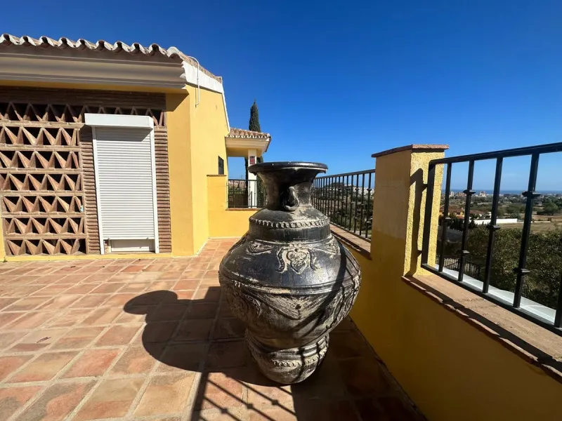 HUGE DETACHED VILLA SEAVIEWS HEATED POOL IN A GREAT LOCATION OF MIJAS COSTA WITH TOURIST LICENSE