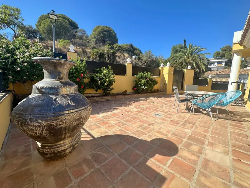 HUGE DETACHED VILLA SEAVIEWS HEATED POOL IN A GREAT LOCATION OF MIJAS COSTA WITH TOURIST LICENSE