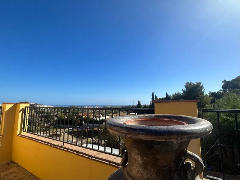 HUGE DETACHED VILLA SEAVIEWS HEATED POOL IN A GREAT LOCATION OF MIJAS COSTA WITH TOURIST LICENSE