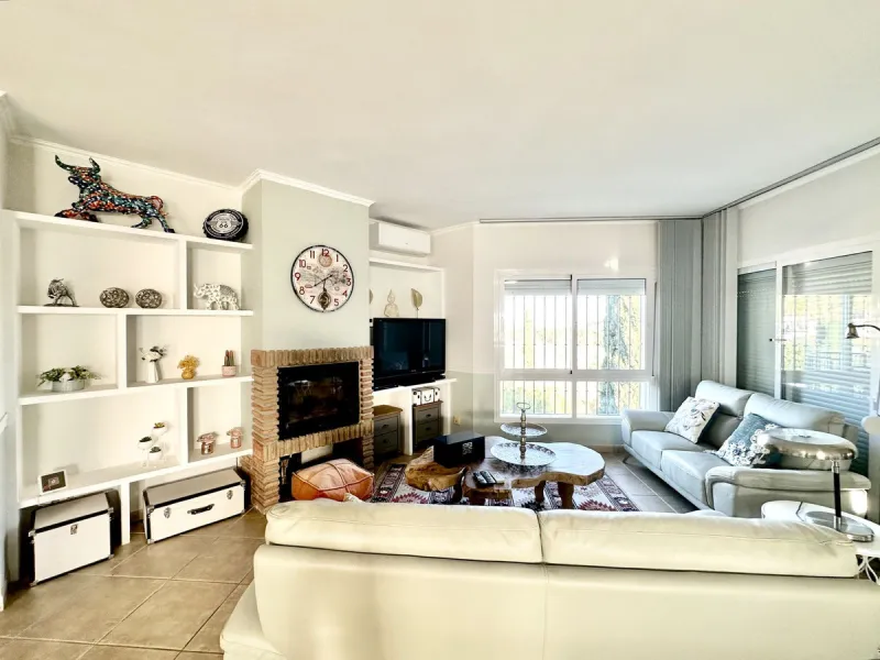 HUGE DETACHED VILLA SEAVIEWS HEATED POOL IN A GREAT LOCATION OF MIJAS COSTA WITH TOURIST LICENSE