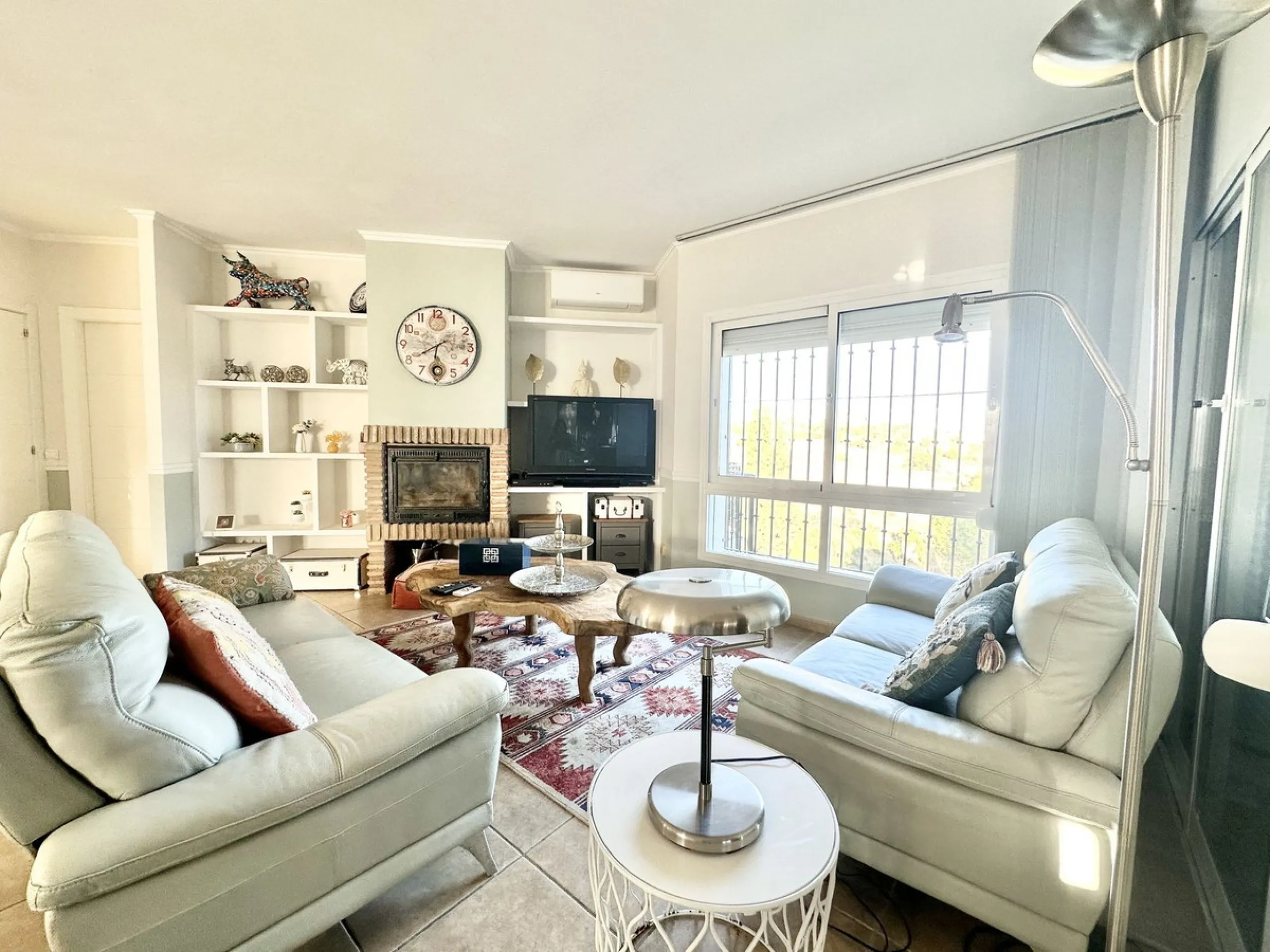 HUGE DETACHED VILLA SEAVIEWS HEATED POOL IN A GREAT LOCATION OF MIJAS COSTA WITH TOURIST LICENSE