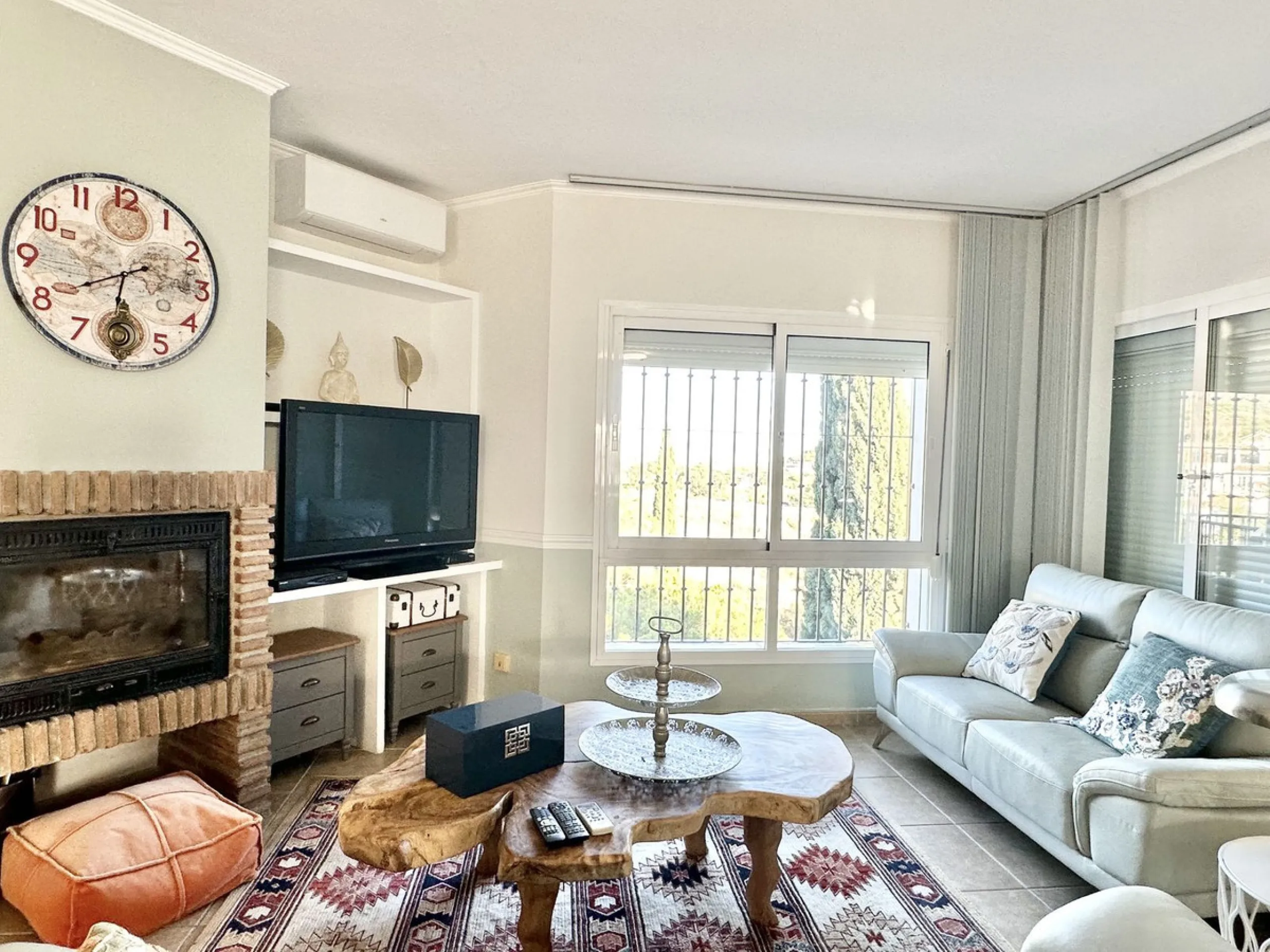 HUGE DETACHED VILLA SEAVIEWS HEATED POOL IN A GREAT LOCATION OF MIJAS COSTA WITH TOURIST LICENSE