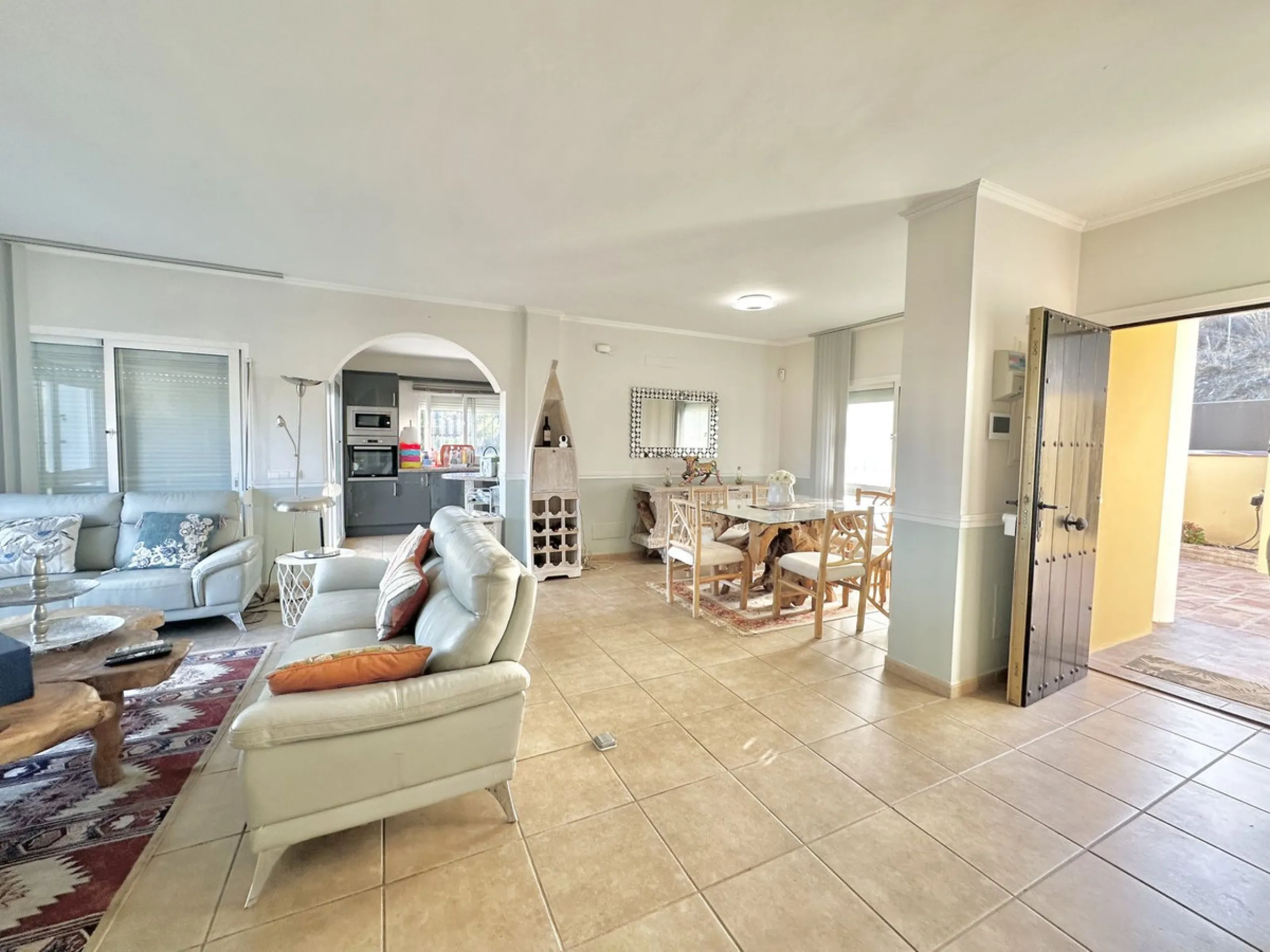 HUGE DETACHED VILLA SEAVIEWS HEATED POOL IN A GREAT LOCATION OF MIJAS COSTA WITH TOURIST LICENSE