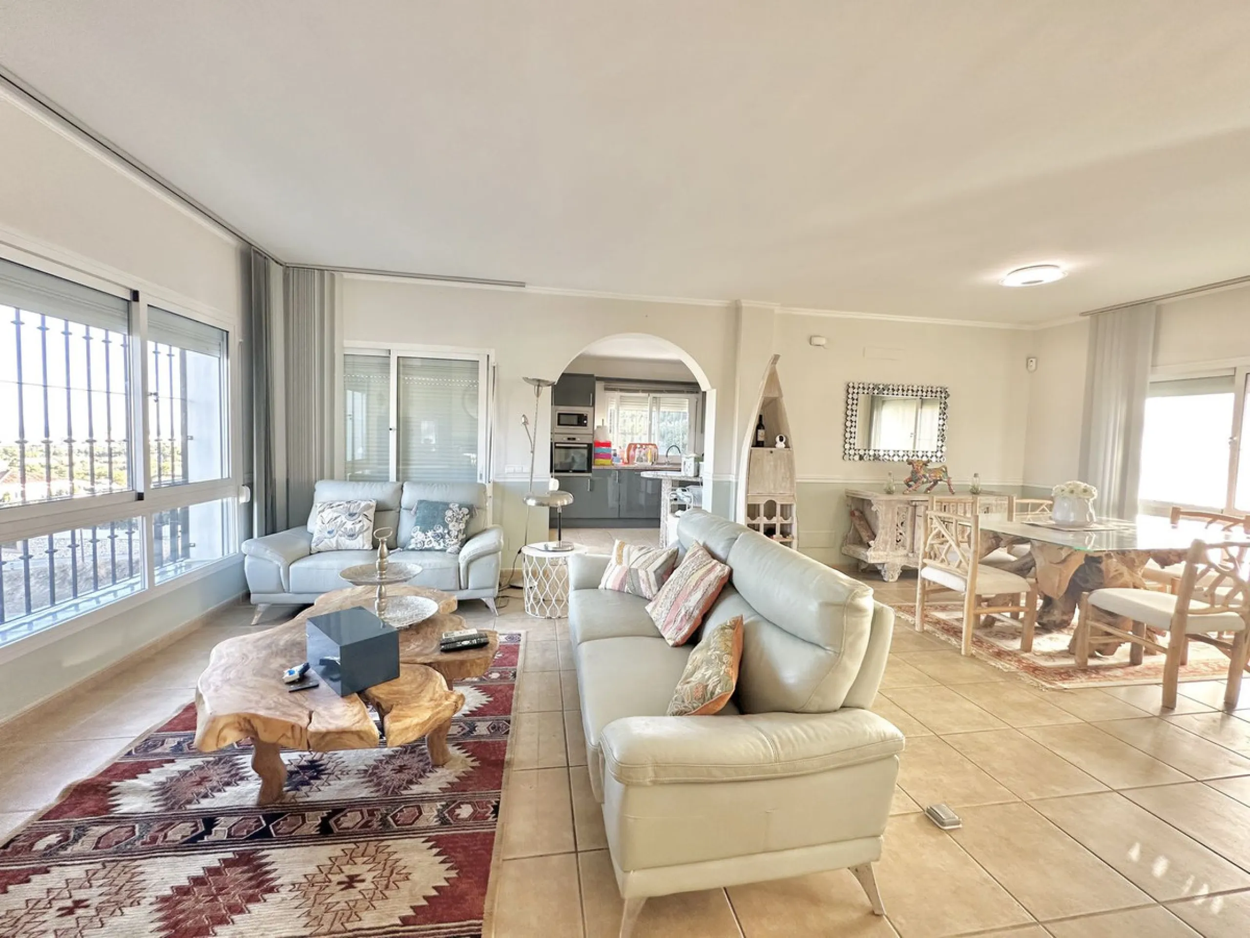 HUGE DETACHED VILLA SEAVIEWS HEATED POOL IN A GREAT LOCATION OF MIJAS COSTA WITH TOURIST LICENSE