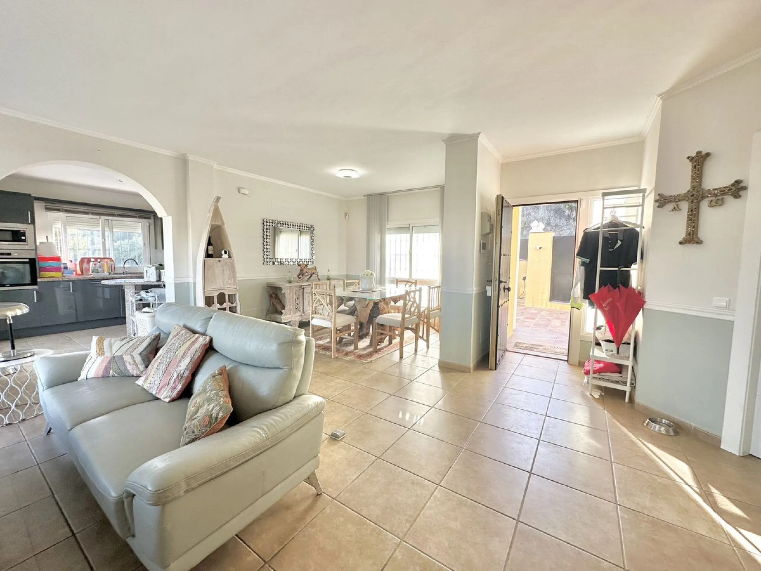 HUGE DETACHED VILLA SEAVIEWS HEATED POOL IN A GREAT LOCATION OF MIJAS COSTA WITH TOURIST LICENSE