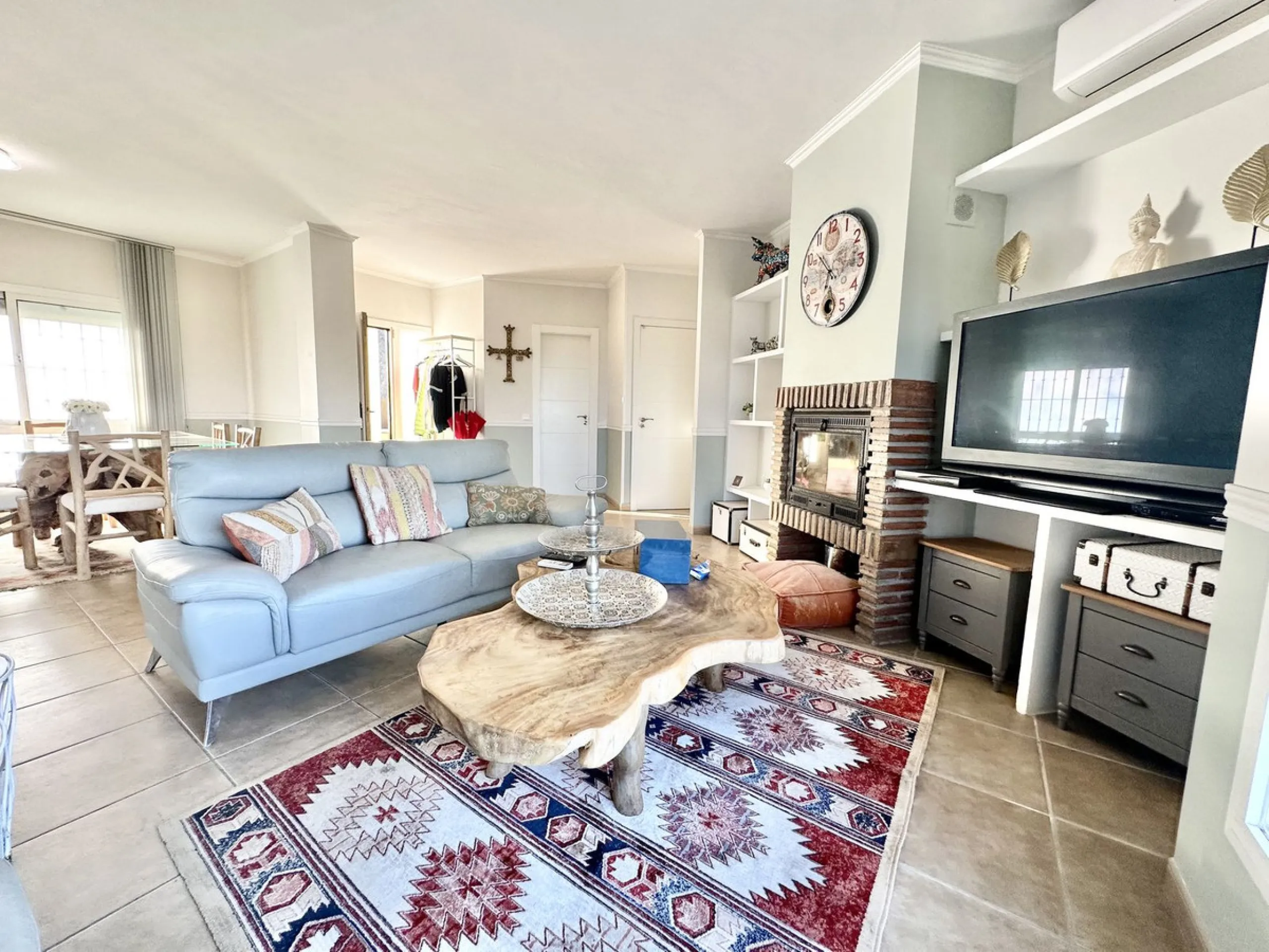HUGE DETACHED VILLA SEAVIEWS HEATED POOL IN A GREAT LOCATION OF MIJAS COSTA WITH TOURIST LICENSE
