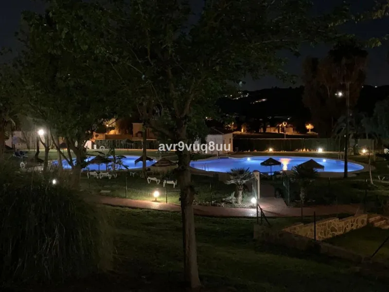 A very comfortable home located in the well established urbanisation of Mijas Golf. This spacious house has bright spacious rooms throughout including, on the top floor, a brand new open plan kitchen, lovely lounge diner with fireplace plus a large bedroo