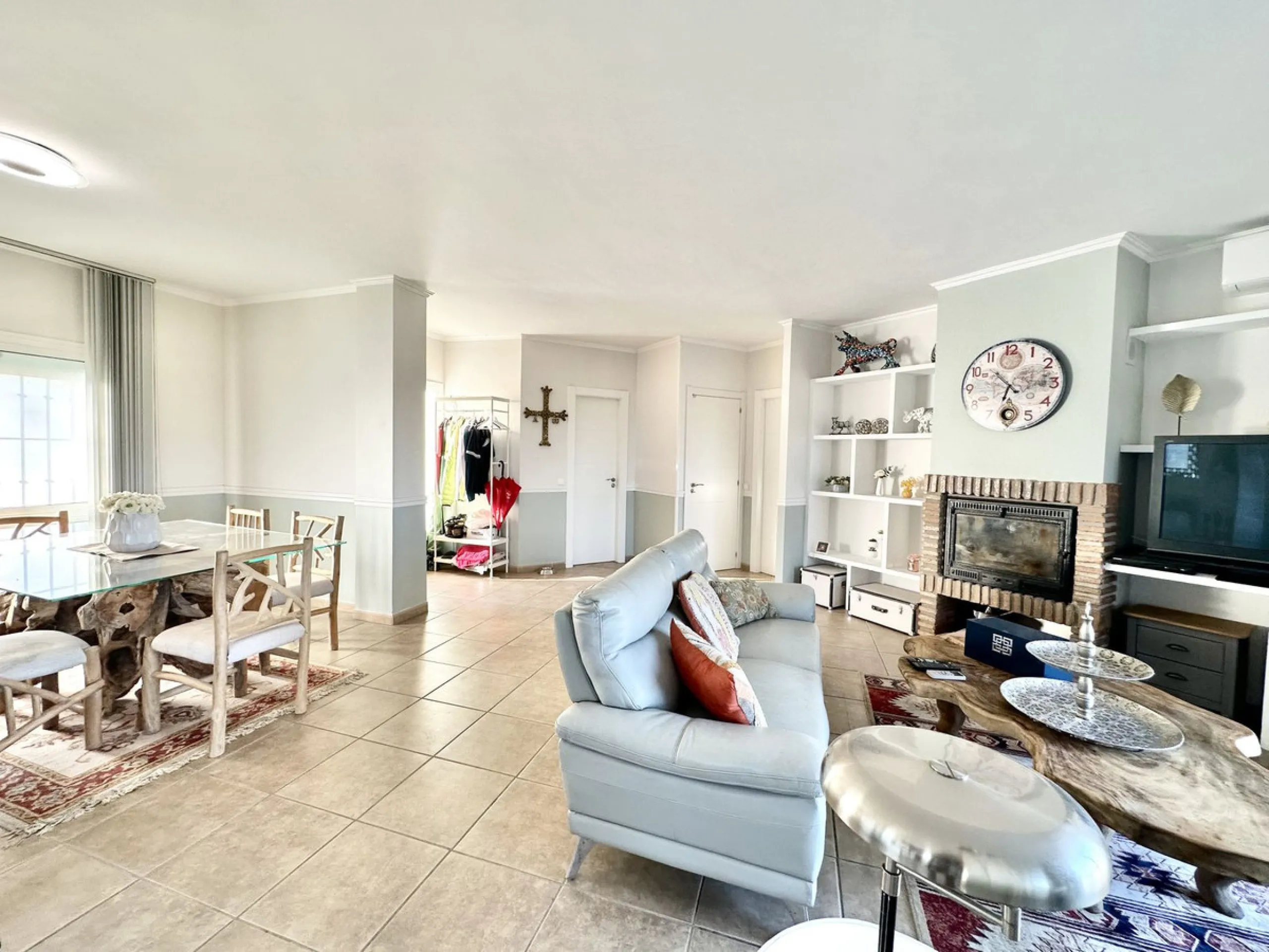 HUGE DETACHED VILLA SEAVIEWS HEATED POOL IN A GREAT LOCATION OF MIJAS COSTA WITH TOURIST LICENSE
