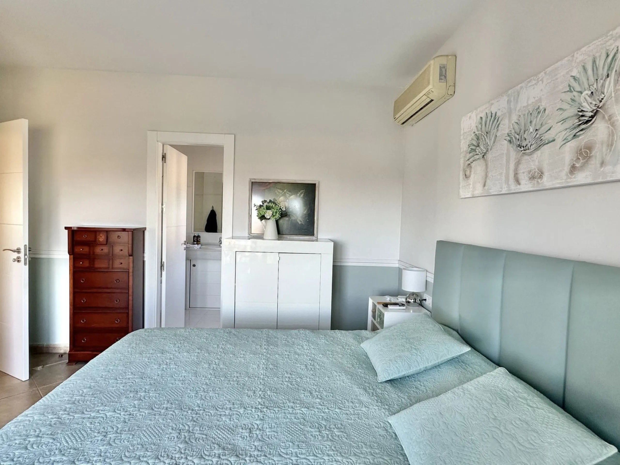HUGE DETACHED VILLA SEAVIEWS HEATED POOL IN A GREAT LOCATION OF MIJAS COSTA WITH TOURIST LICENSE