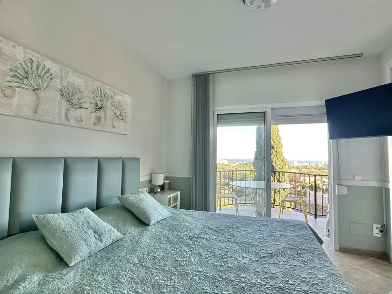 HUGE DETACHED VILLA SEAVIEWS HEATED POOL IN A GREAT LOCATION OF MIJAS COSTA WITH TOURIST LICENSE
