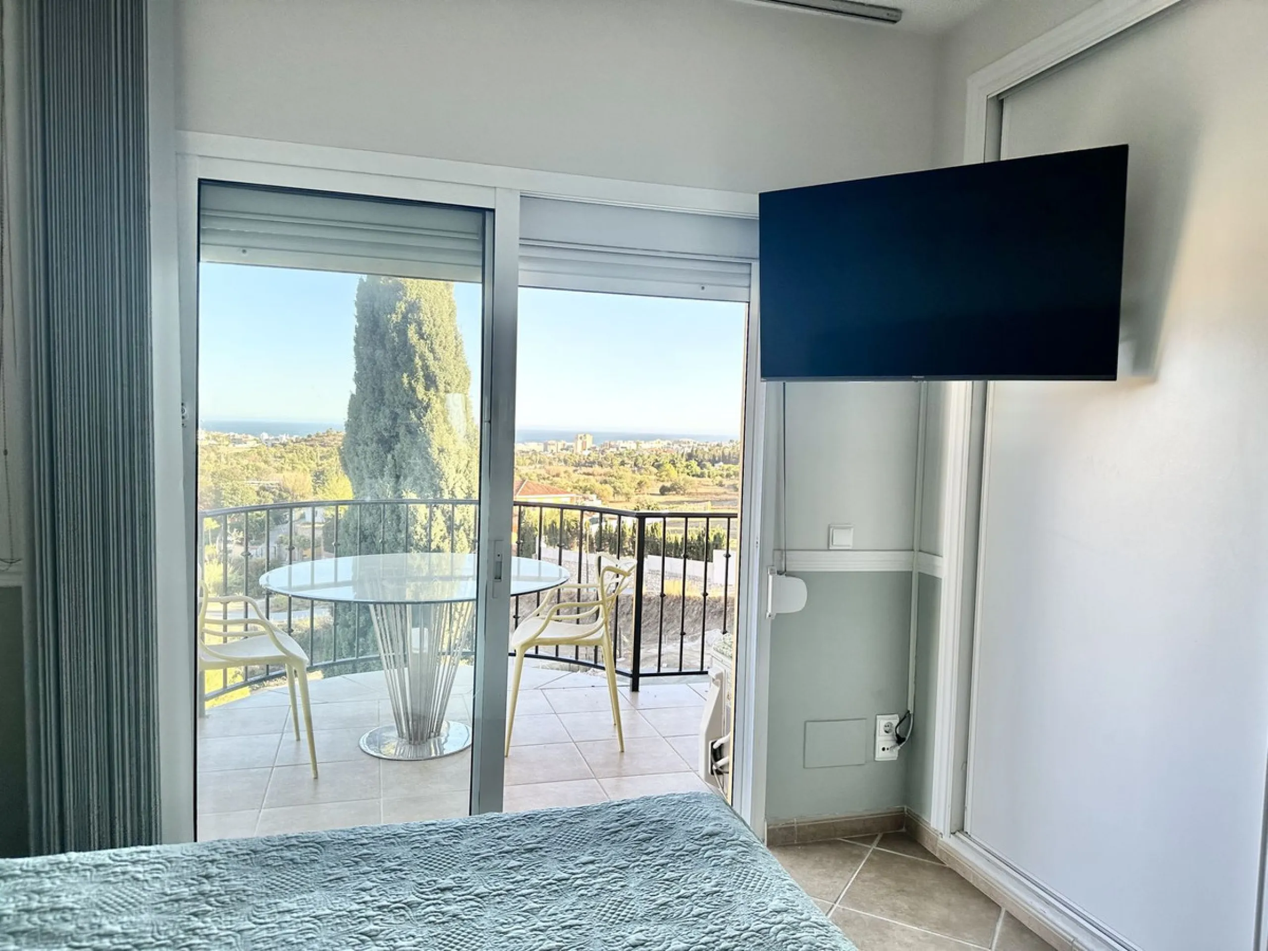 HUGE DETACHED VILLA SEAVIEWS HEATED POOL IN A GREAT LOCATION OF MIJAS COSTA WITH TOURIST LICENSE
