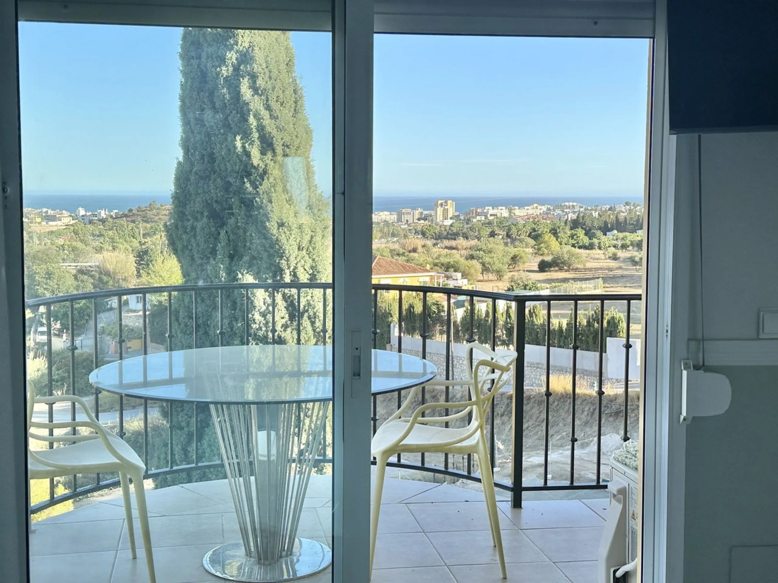 HUGE DETACHED VILLA SEAVIEWS HEATED POOL IN A GREAT LOCATION OF MIJAS COSTA WITH TOURIST LICENSE