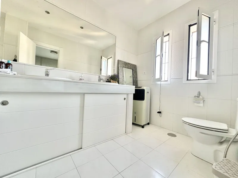 HUGE DETACHED VILLA SEAVIEWS HEATED POOL IN A GREAT LOCATION OF MIJAS COSTA WITH TOURIST LICENSE
