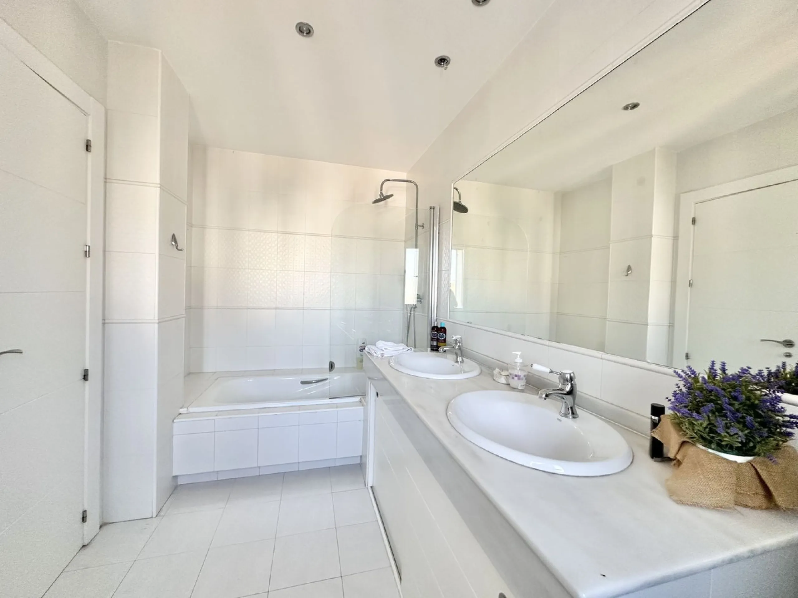 HUGE DETACHED VILLA SEAVIEWS HEATED POOL IN A GREAT LOCATION OF MIJAS COSTA WITH TOURIST LICENSE