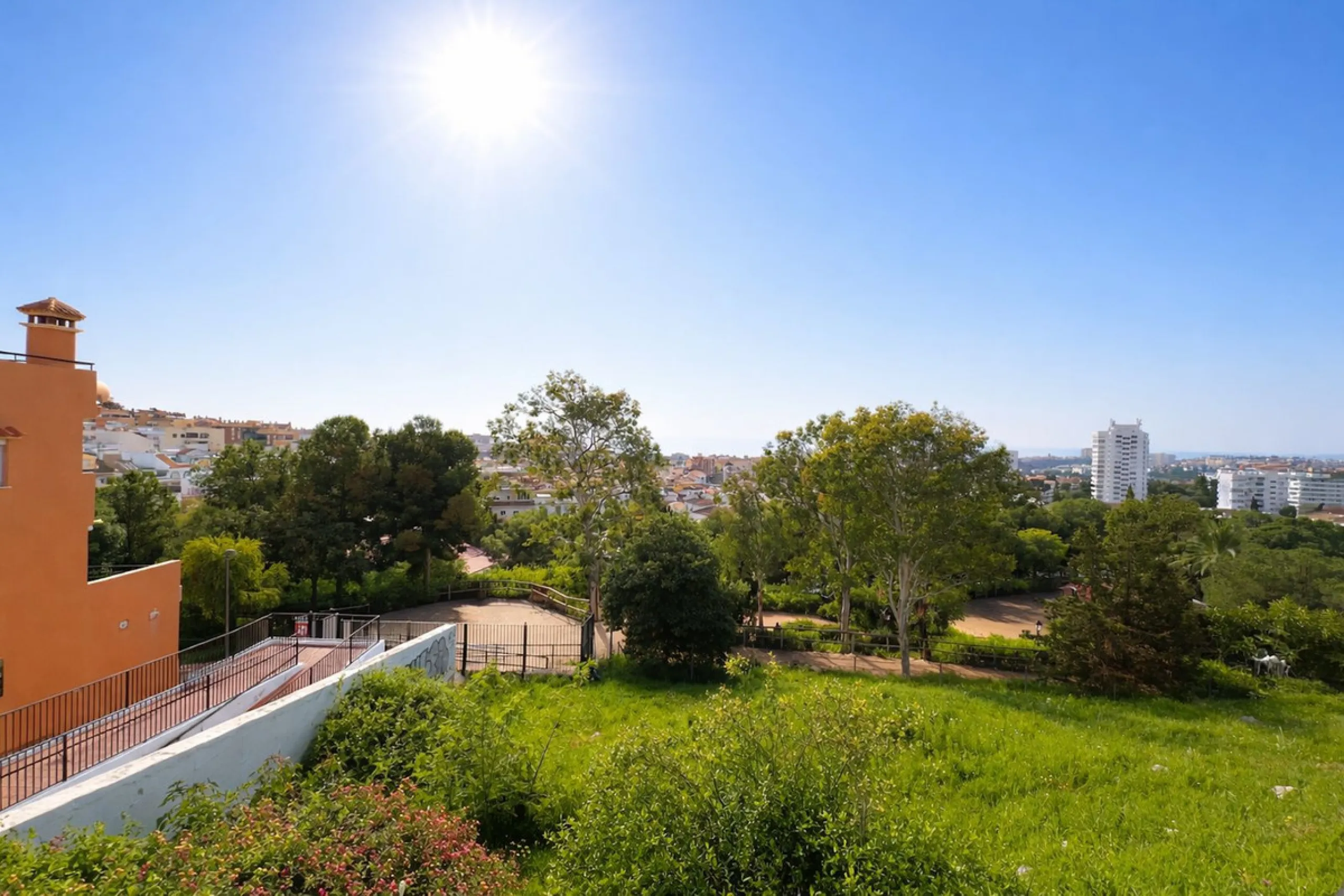 SPACIOUS 3-BEDROOM TOWNHOUSE IN THE HEART OF BENALMADENA - ARROYO DE LA MIEL