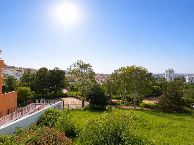 SPACIOUS 3-BEDROOM TOWNHOUSE IN THE HEART OF BENALMADENA - ARROYO DE LA MIEL