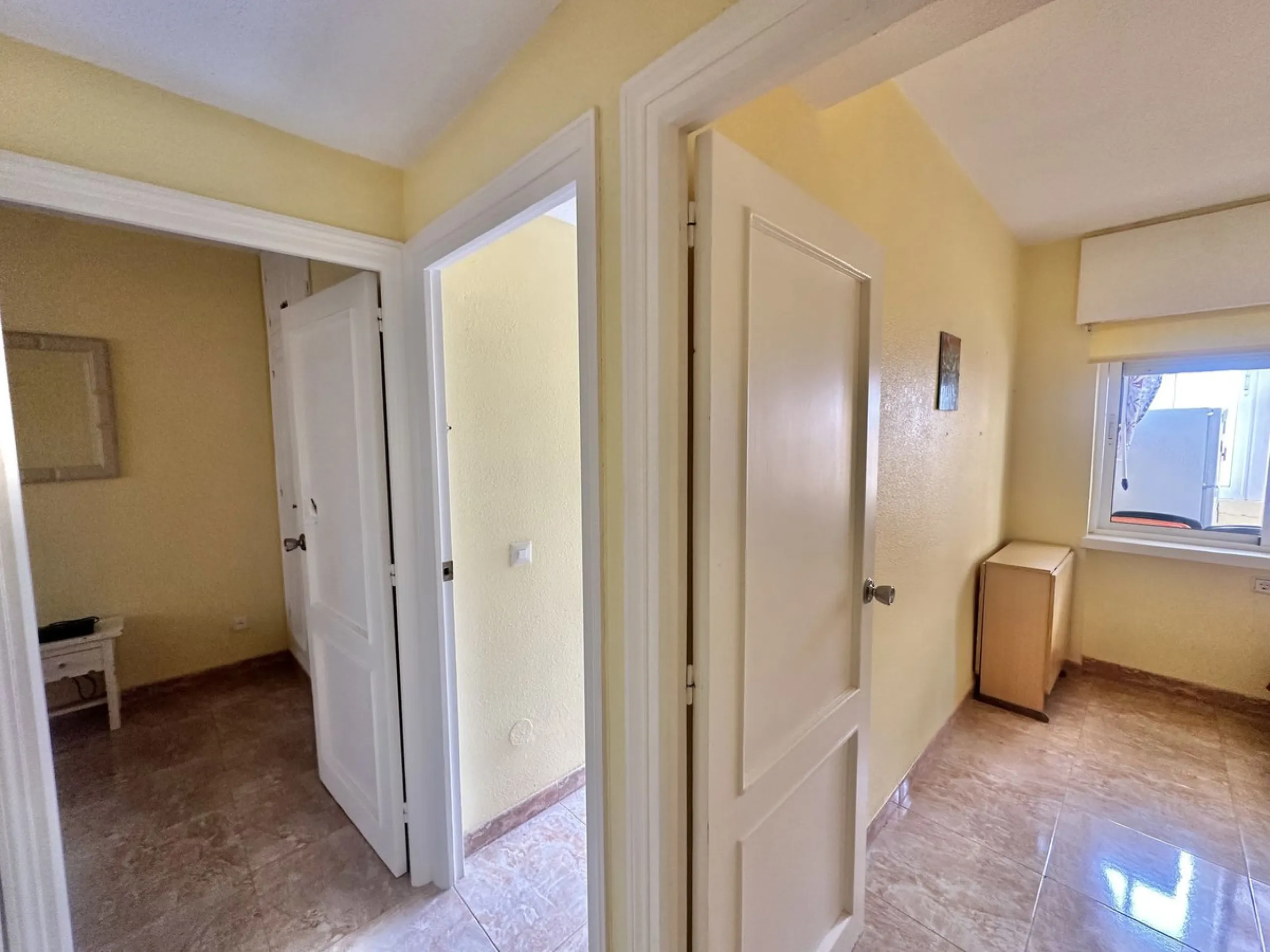 BRIGHT APARTMENT WITHIN WALKING DISTANCE TO THE SEA, TRAIN STATION & AMENITIES – LOS BOLICHES, FUENGIROLA